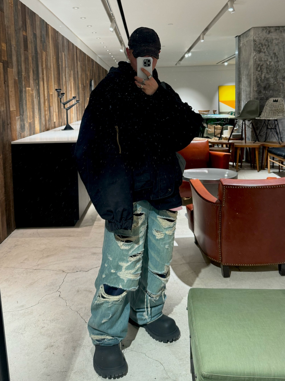 「BALENCIAGAのアイテム（帽子、その他）」を使った、CMPさん（メンズ・174cm）の冬コーディネートの2枚目の写真