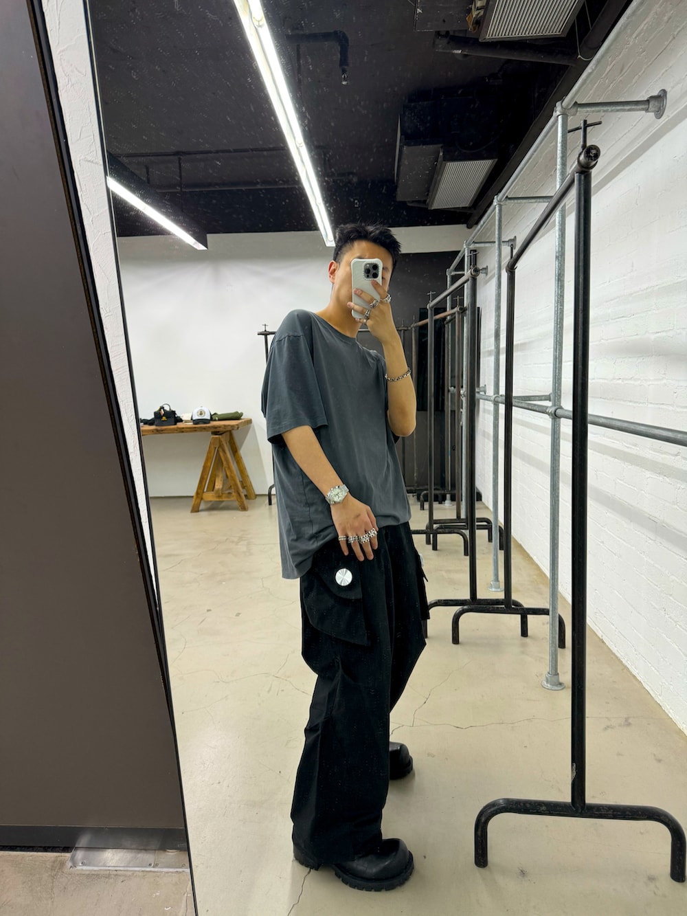 「CMMAWEARのアイテム（パンツ、ブラック系）」を使った、CMPさん（メンズ・174cm）の春コーディネートの3枚目の写真