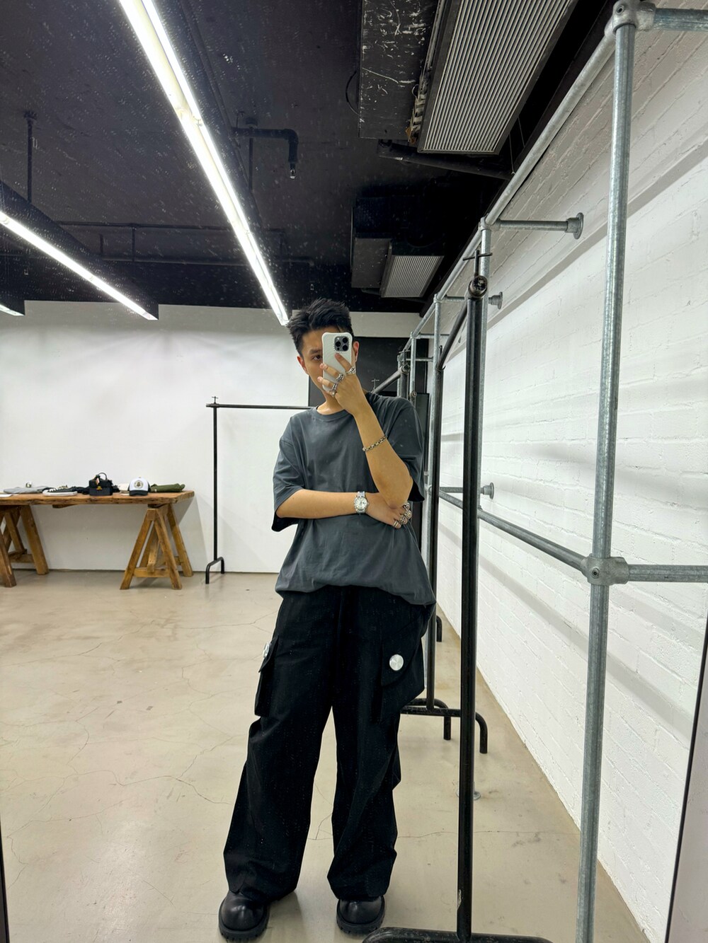「CMMAWEARのアイテム（パンツ、ブラック系）」を使った、CMPさん（メンズ・174cm）の春コーディネートの2枚目の写真