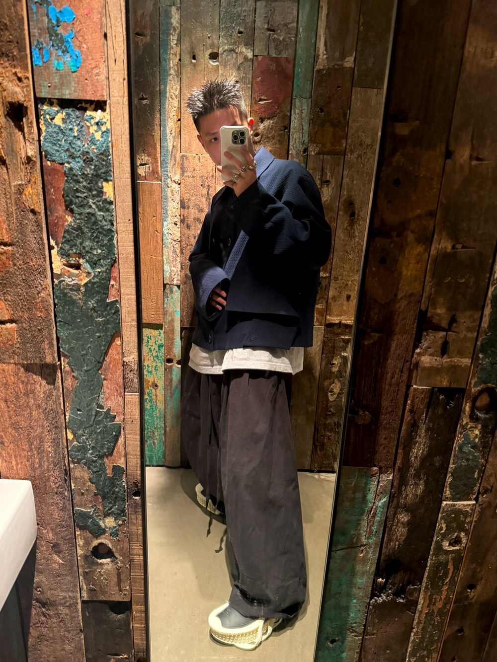 「Conchoboeのアイテム（ジャケット/アウター、ブルー系）」を使った、CMPさん（メンズ・174cm）の春コーディネートの4枚目の写真