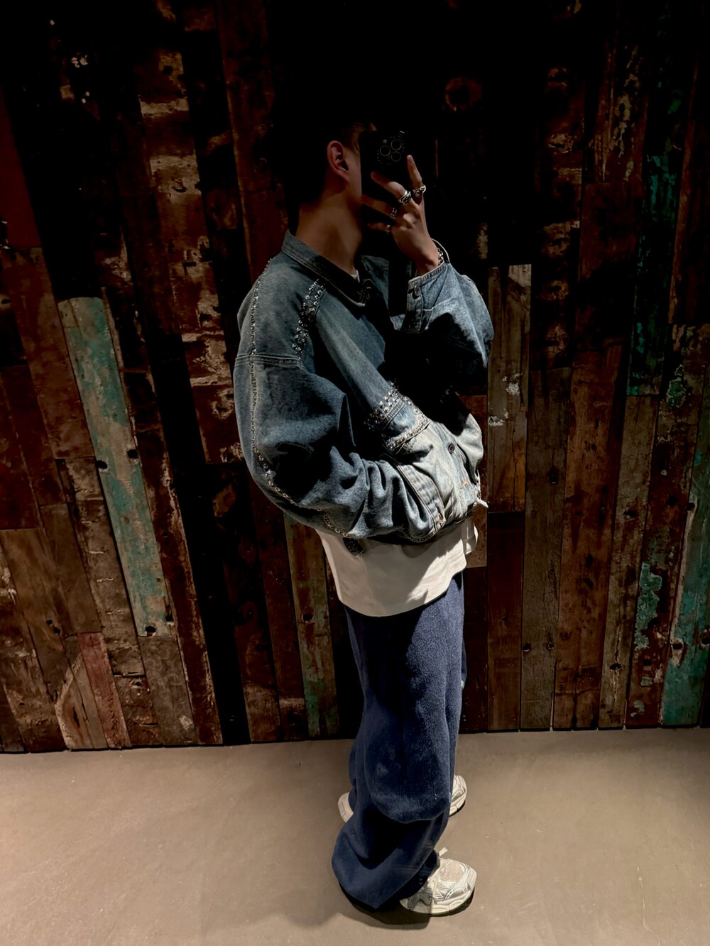 「hkboy、hk、martinerose、tanm、BALENCIAGA」｜「MARTINE ROSEのアイテム（デニムジャケット、ブルー系）」を使った、CMPさん（メンズ・174cm）の春コーディネートの3枚目の写真