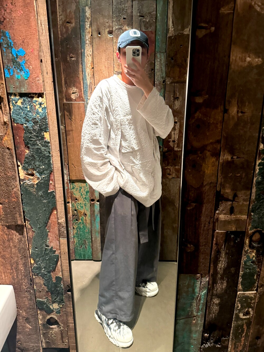 「CRAIG GREENのアイテム（トップス、ホワイト系）」を使った、CMPさん（メンズ・174cm）の春コーディネートの2枚目の写真
