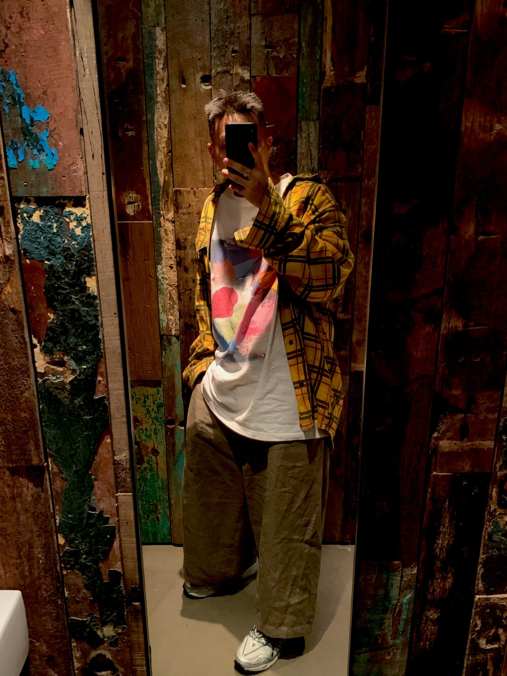 「GALLERY DEPTのアイテム（Tシャツ/カットソー、ホワイト系）」を使った、CMPさん（メンズ・174cm）の春コーディネートの2枚目の写真