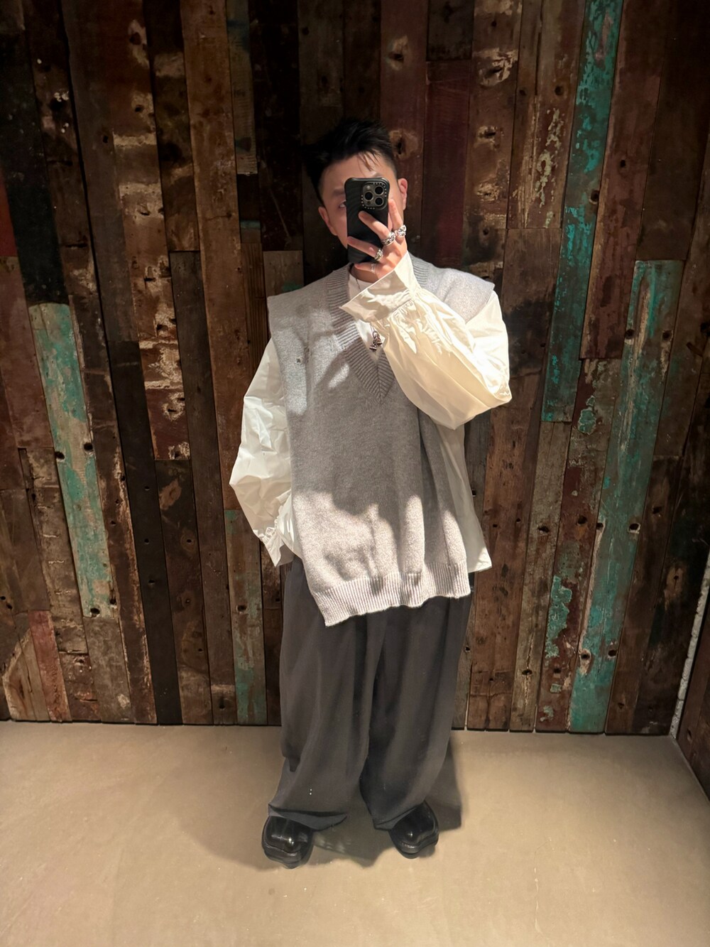 「hkboy、hk、Maison Margiela、mm6 Maison Margiela」｜「Maison Margielaのアイテム（アンサンブル、グレー系）」を使った、CMPさん（メンズ・174cm）の春コーディネートの2枚目の写真