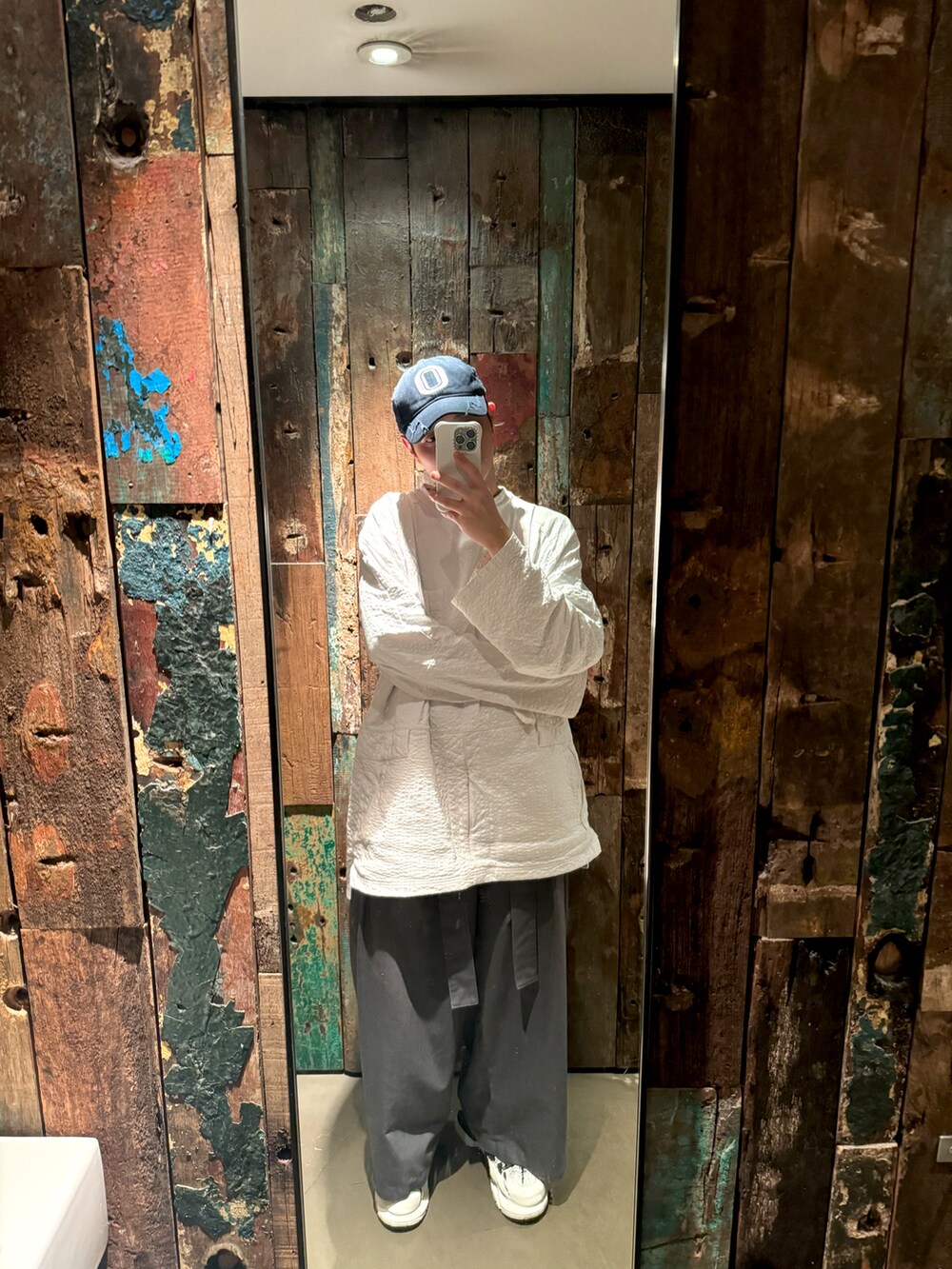 「CRAIG GREENのアイテム（トップス、ホワイト系）」を使った、CMPさん（メンズ・174cm）の春コーディネートの4枚目の写真