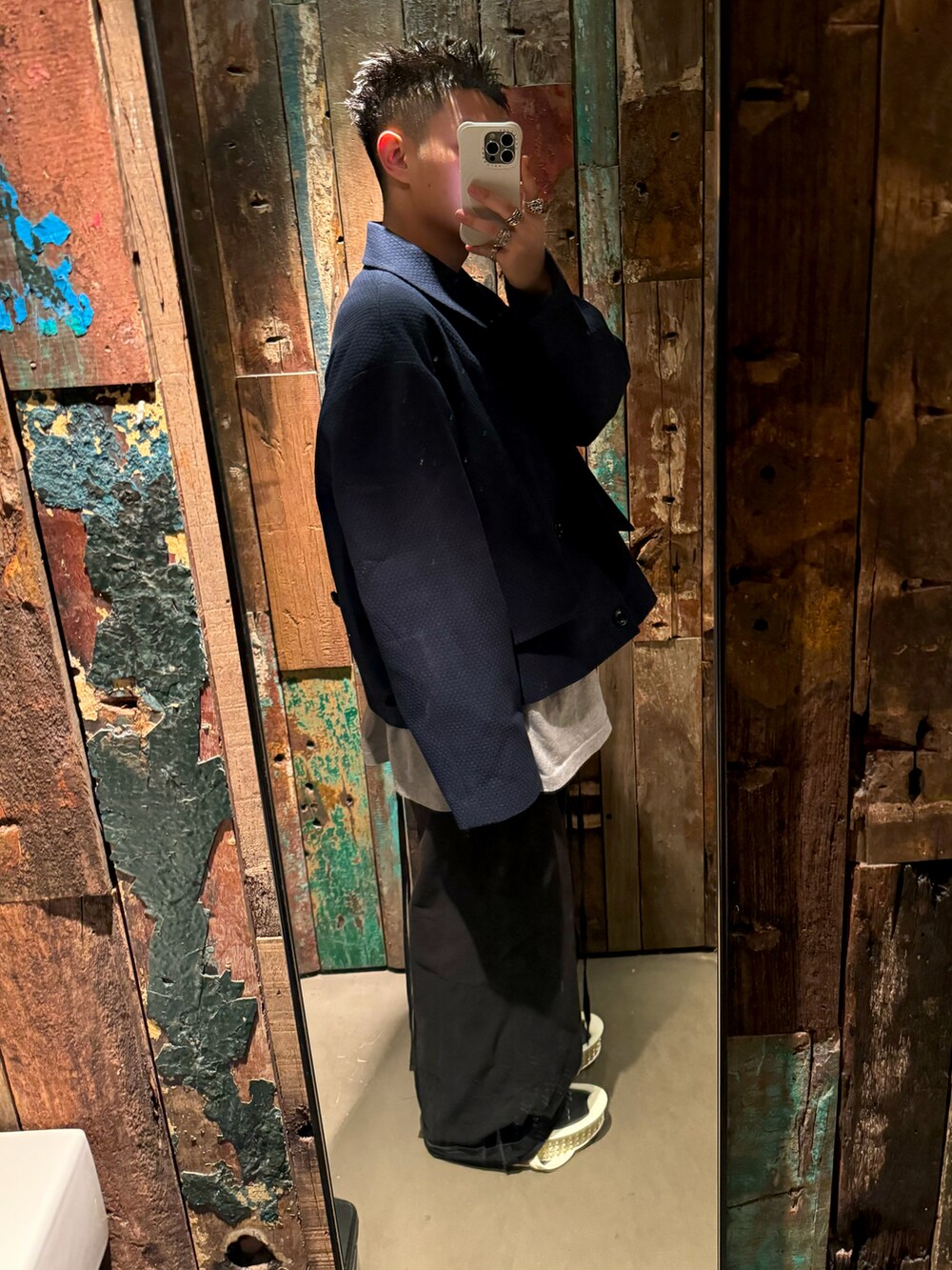 「Conchoboeのアイテム（ジャケット/アウター、ブルー系）」を使った、CMPさん（メンズ・174cm）の春コーディネートの3枚目の写真