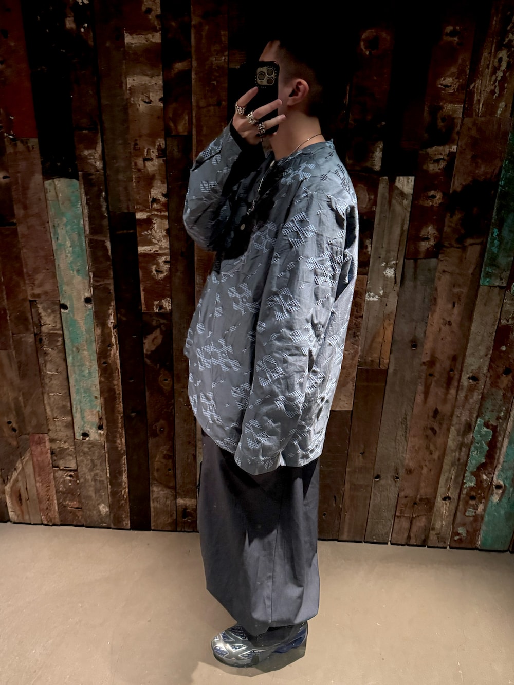 「hkboy、hk、kiko kostadinov、kikokostadinov×asics、asics novalis」｜「KIKO KOSTADINOVのアイテム（トップス、ブルー系）」を使った、CMPさん（メンズ・174cm）の春コーディネートの3枚目の写真