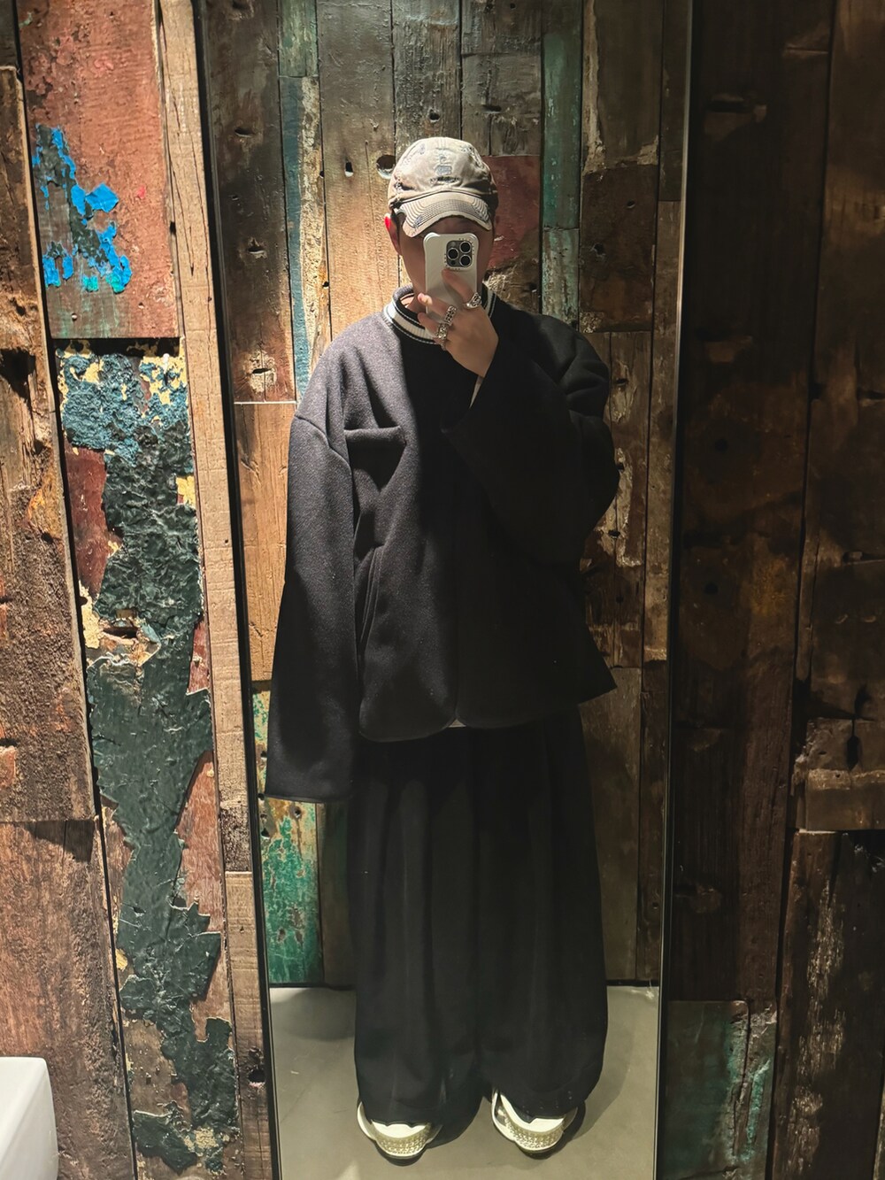 「Namesakeのアイテム（トップス、ブラック系）」を使った、CMPさん（メンズ・174cm）の春コーディネートの2枚目の写真