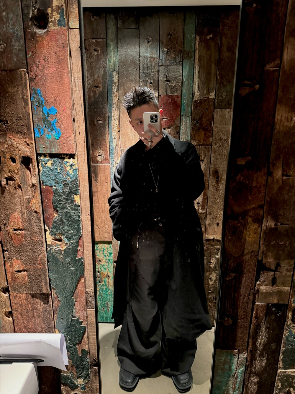 「BALENCIAGAのアイテム（ジャケット/アウター、ブラック系）」を使った、CMPさん（メンズ・174cm）の冬コーディネートの4枚目の写真