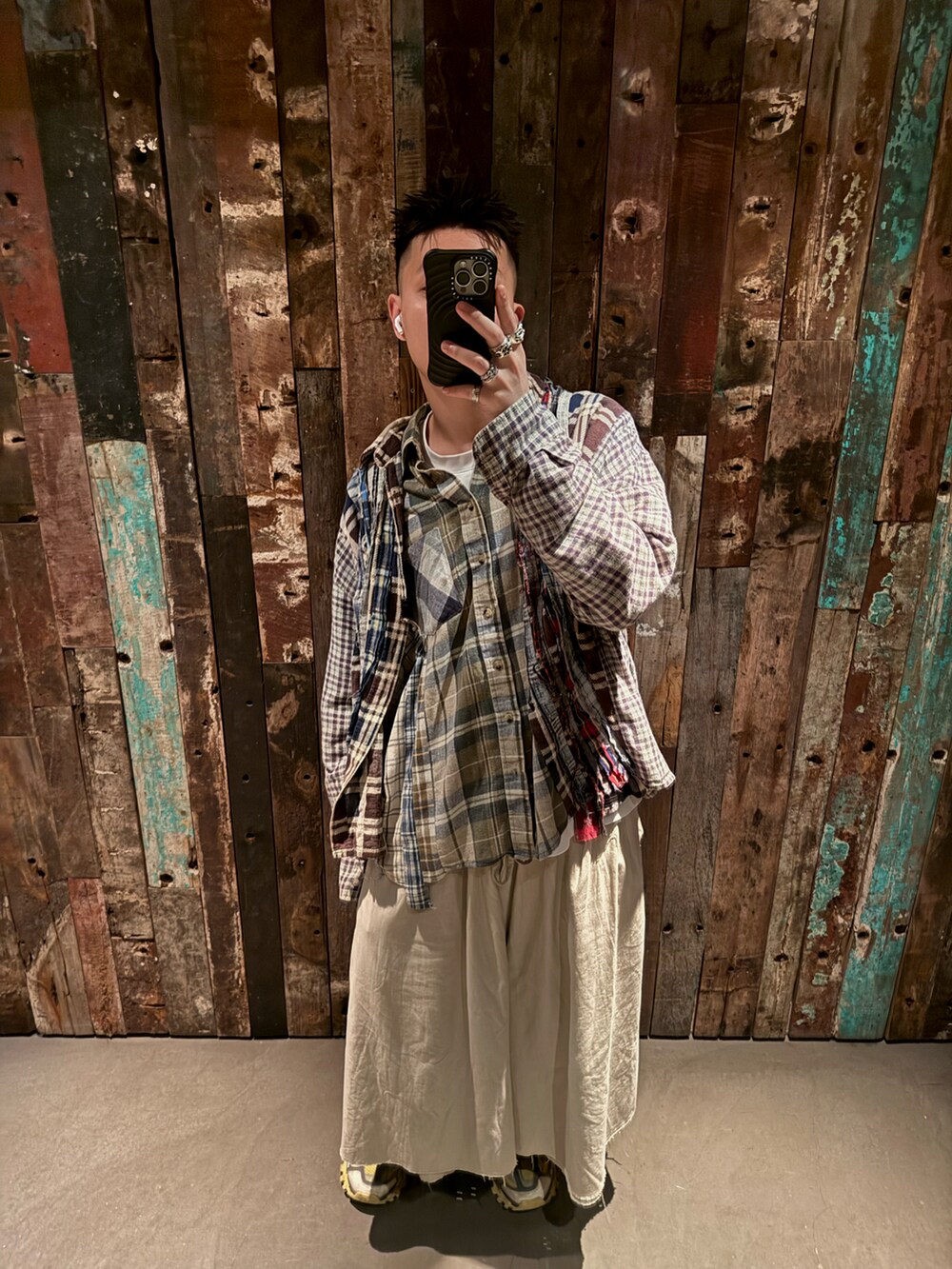 「hkboy、hk、NEEDLES、immense、BALENCIAGA」｜「Rebuild by Needlesのアイテム（シャツ/ブラウス、その他）」を使った、CMPさん（メンズ・174cm）の春コーディネートの2枚目の写真