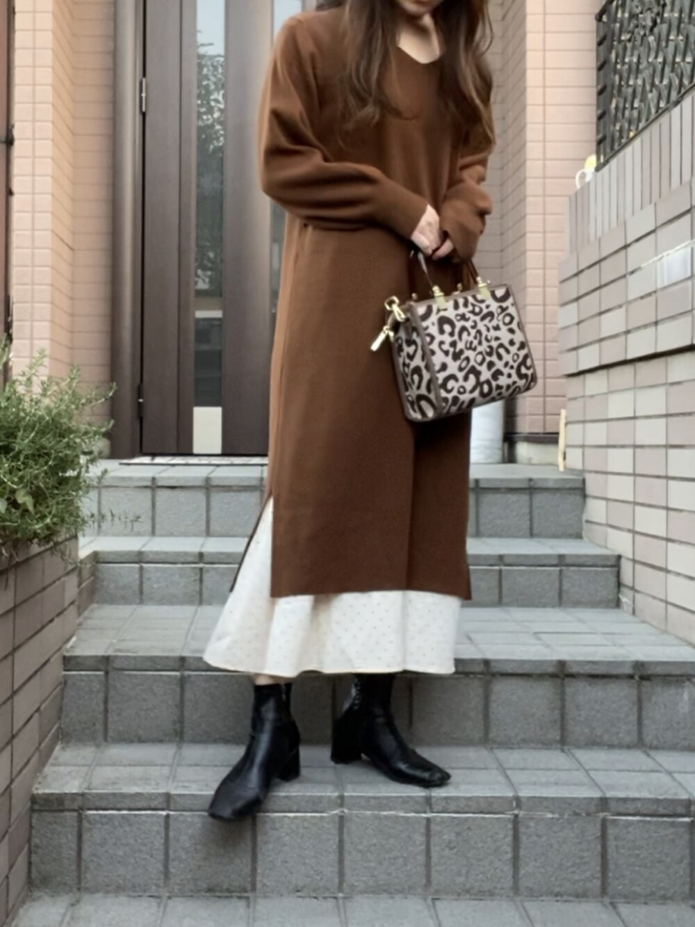「今日のコーデ、おしゃれさんと繋がりたい、オトナ女子、ニットワンピース、おでかけ、おでかけコーデ、シンプル、ootd、ママコーデ、ママファッション」｜「Qoo10のアイテム（バッグ、その他）」を使った、ここなっつさん（レディース・163cm）の冬コーディネートの2枚目の写真