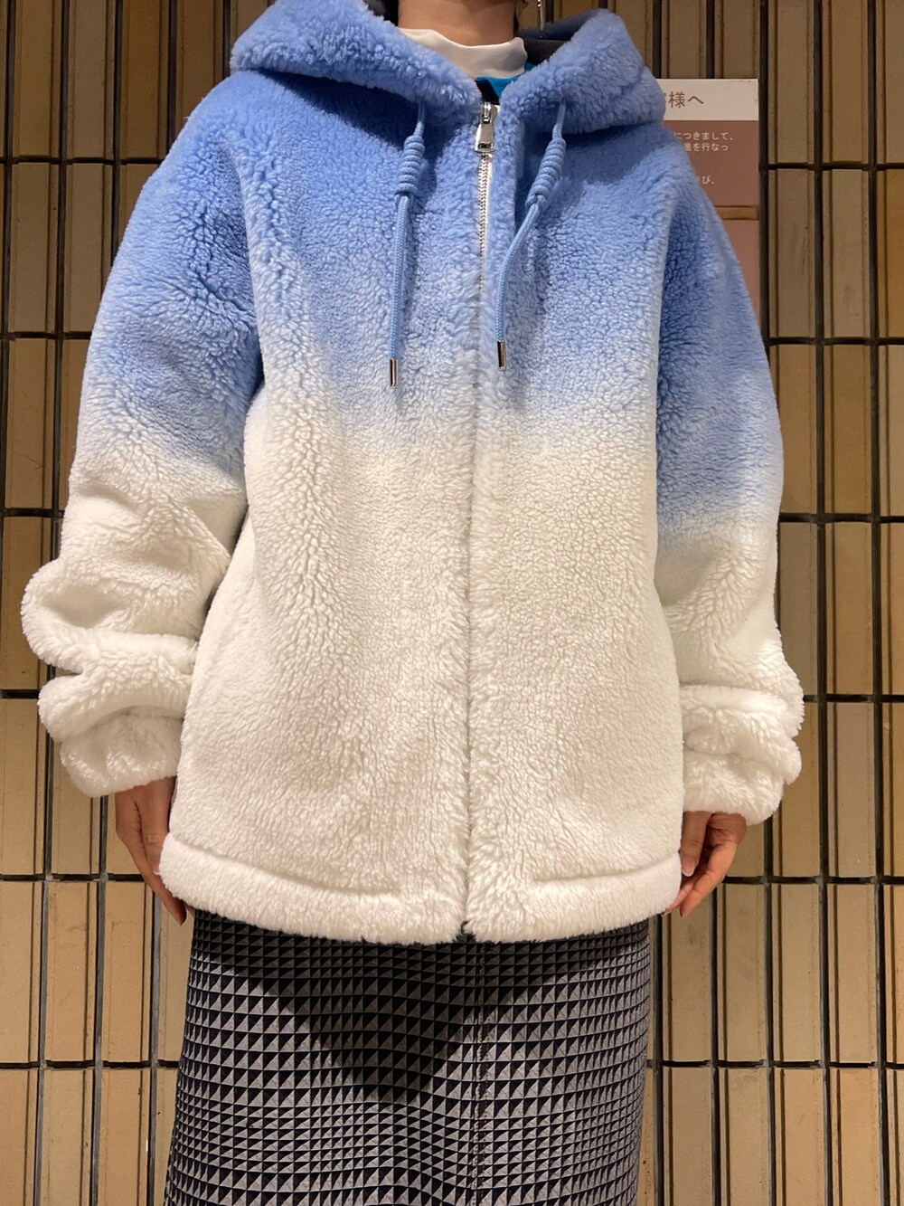 「冬コーデ、カジュアルコーデ、大人カジュアル、楽チンコーデ、オーバーサイズ、淡色コーデ、ブルゾン、ボアコート」｜「DANKE SCHONのDankeSchon/ダンケシェーン/フード付きボアジャケット（ブルゾン、ブルー系）」を使った、HARU.さん（レディース・157cm）の冬コーディネートの2枚目の写真