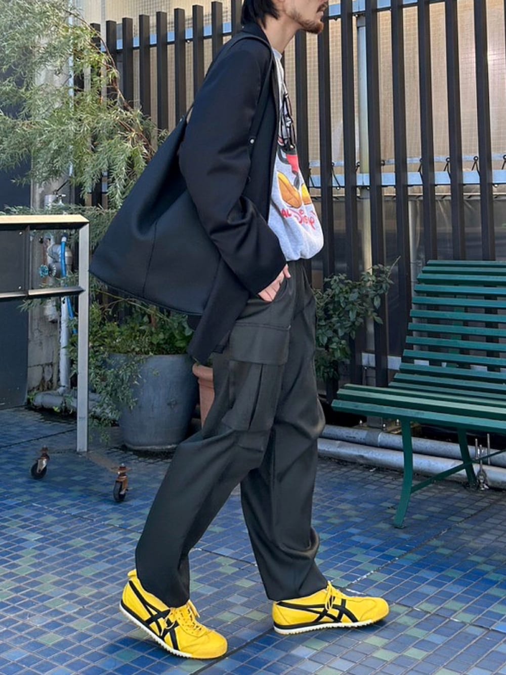 新品 ツートン リメイク スウェット トレーナー イエロー スニーカー コーデ イリザワ(Lui's 神戸店)｜Onitsuka Tigerのスニーカーを使った