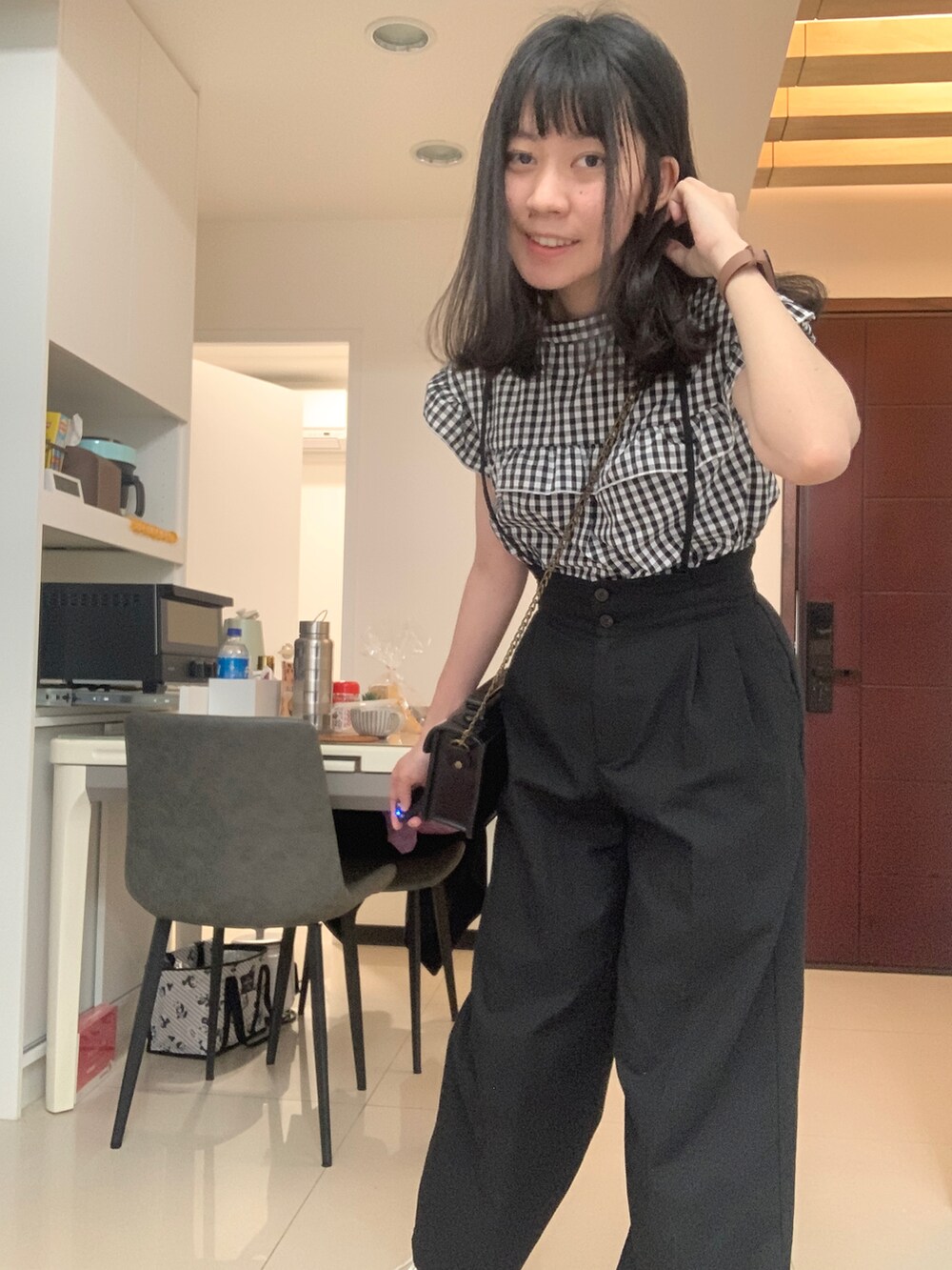 「earth music&ecologyの2wayサス付きパンツ＊（その他パンツ、ブラック系）」を使った、琳 ¨̮さん（レディース・157cm）の春コーディネートの2枚目の写真
