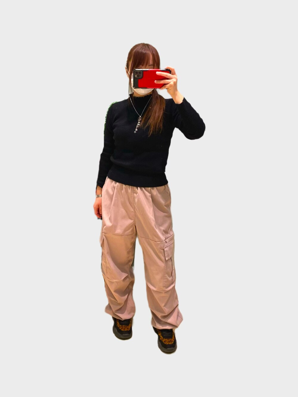 「セーター、ニット、メイリールー、meirire、カーゴパンツ、ピンクパンツ」｜「メイリールーのアイテム（カーゴパンツ、ピンク系）」を使った、まりりさん（レディース・148cm）の冬コーディネートの2枚目の写真