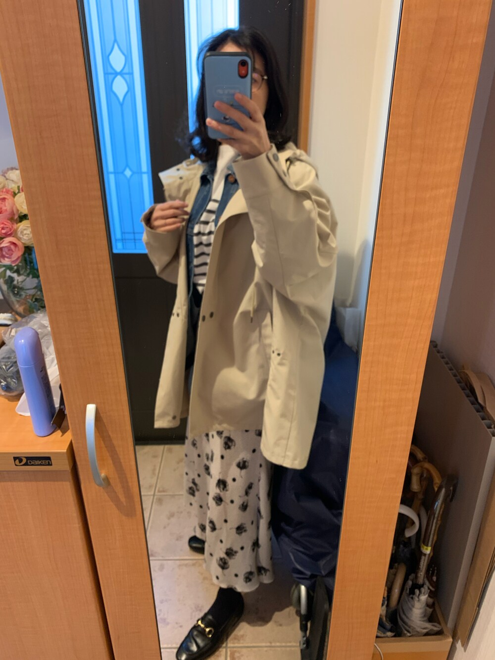 「大人カジュアル、はるコーデ、春服みてみて、オトナ女子、花柄、花柄スカート、きれいめカジュアル、キレイめ、スカート、ローファー、ボーダー、柄×柄、シンプル、レイヤードスタイル、いいね、save、フォローお願いします🤑」｜「IENAのドットフラワーバイヤススカート◆（スカート、ホワイト系）」を使った、まろんさん（レディース・160cm）の春コーディネートの3枚目の写真