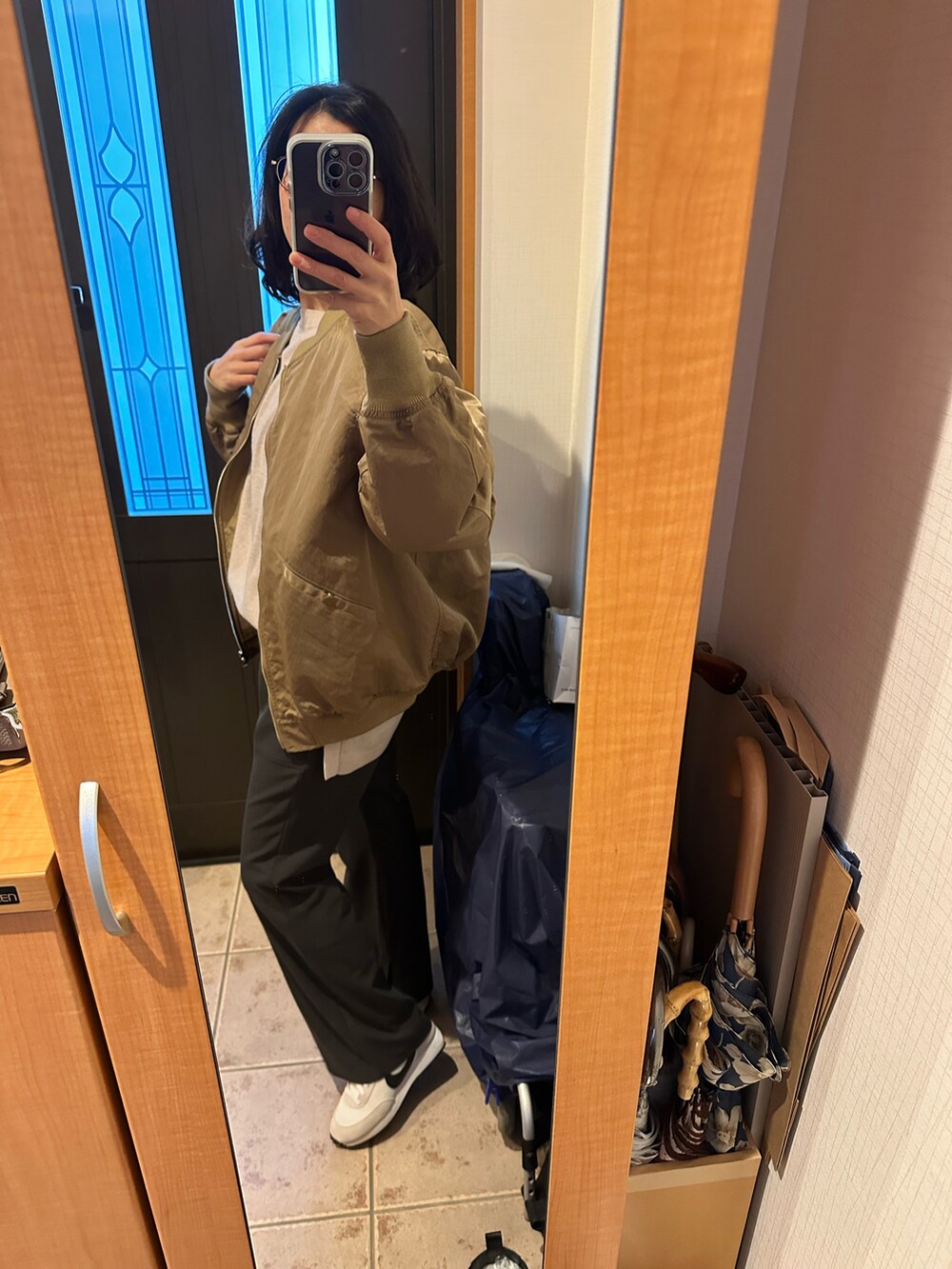 「春、今日のコーデ、カジュアルコーデ、シンプル、オトナカジュアル、オトナ女子、お洒落さんとつながりたい、ootd、春カラー、きれいめカジュアル、シンプルコーデ、パンツスタイル、MA-1、キレイめ、カジュアル」｜「Spick & Spanのウォッシャブル ウールラウンドプルオーバー◆（ニット/セーター、ベージュ系）」を使った、まろんさん（レディース・160cm）の春コーディネートの2枚目の写真