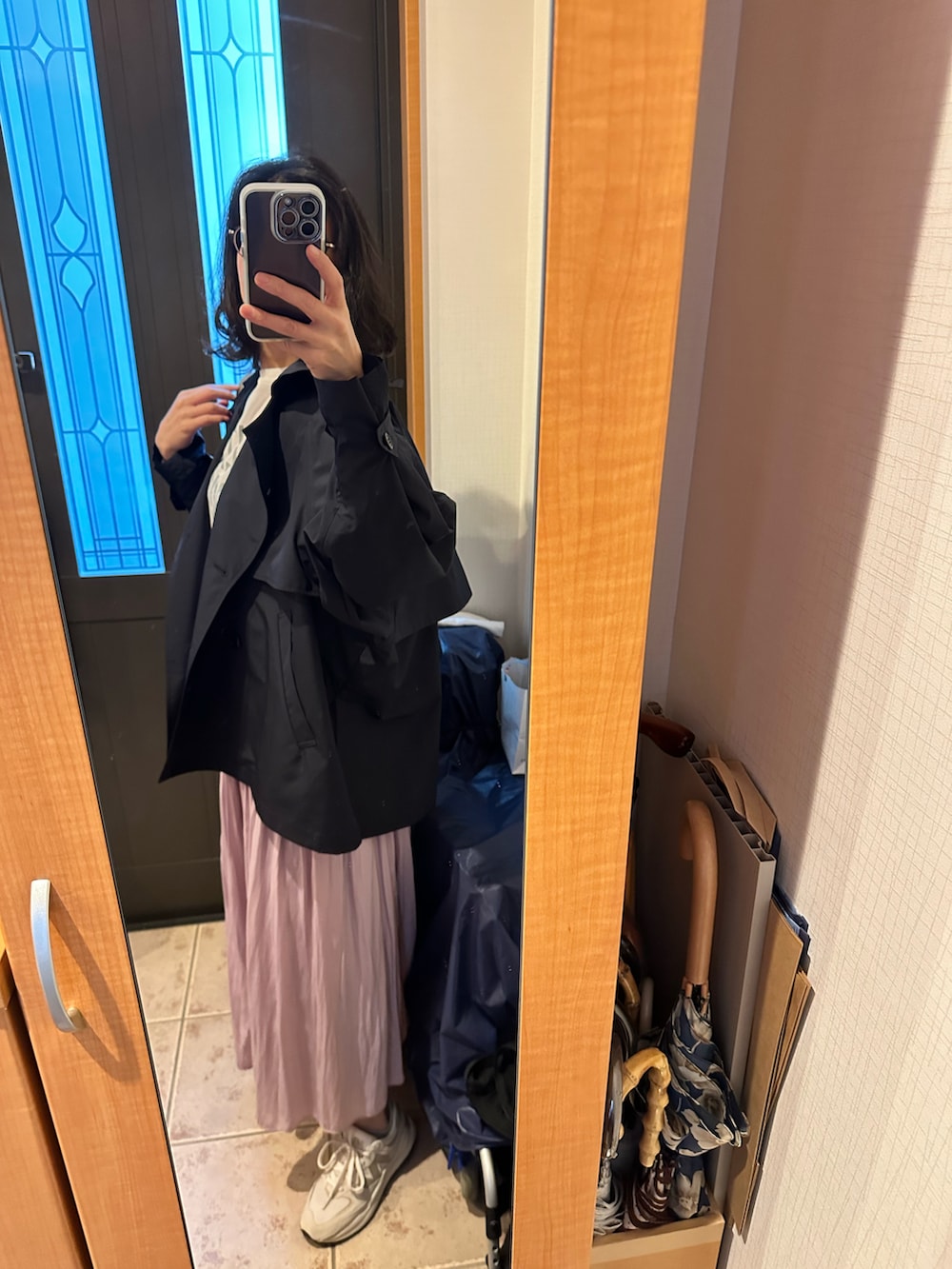 「春服デビュー宣言、春、今日のコーデ、シンプル、お洒落さんとつながりたい、オトナカワイイ、大人女子、カジュアルガーリー、シンプルコーデ、骨格ストレート、はるコーデ、マキシスカート、ピンク、きれいめカジュアル、キレイめ」｜「IENAのPeポプリンオーバーショートコート（その他アウター、ブルー系）」を使った、まろんさん（レディース・160cm）の春コーディネートの2枚目の写真