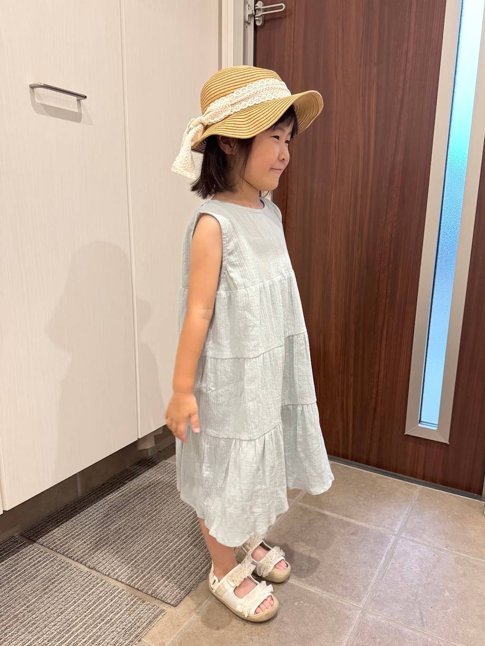 「カジュアル、きれいめ、ベーシック/シンプル、キッズ服、キッズ、GLOBAL WORK、ワンピース、夏コーデ」｜「GLOBAL WORKのティアードワンピース/T/498418（ワンピース、グリーン系）」を使った、おまゆさん（キッズ・107cm）の夏コーディネートの2枚目の写真