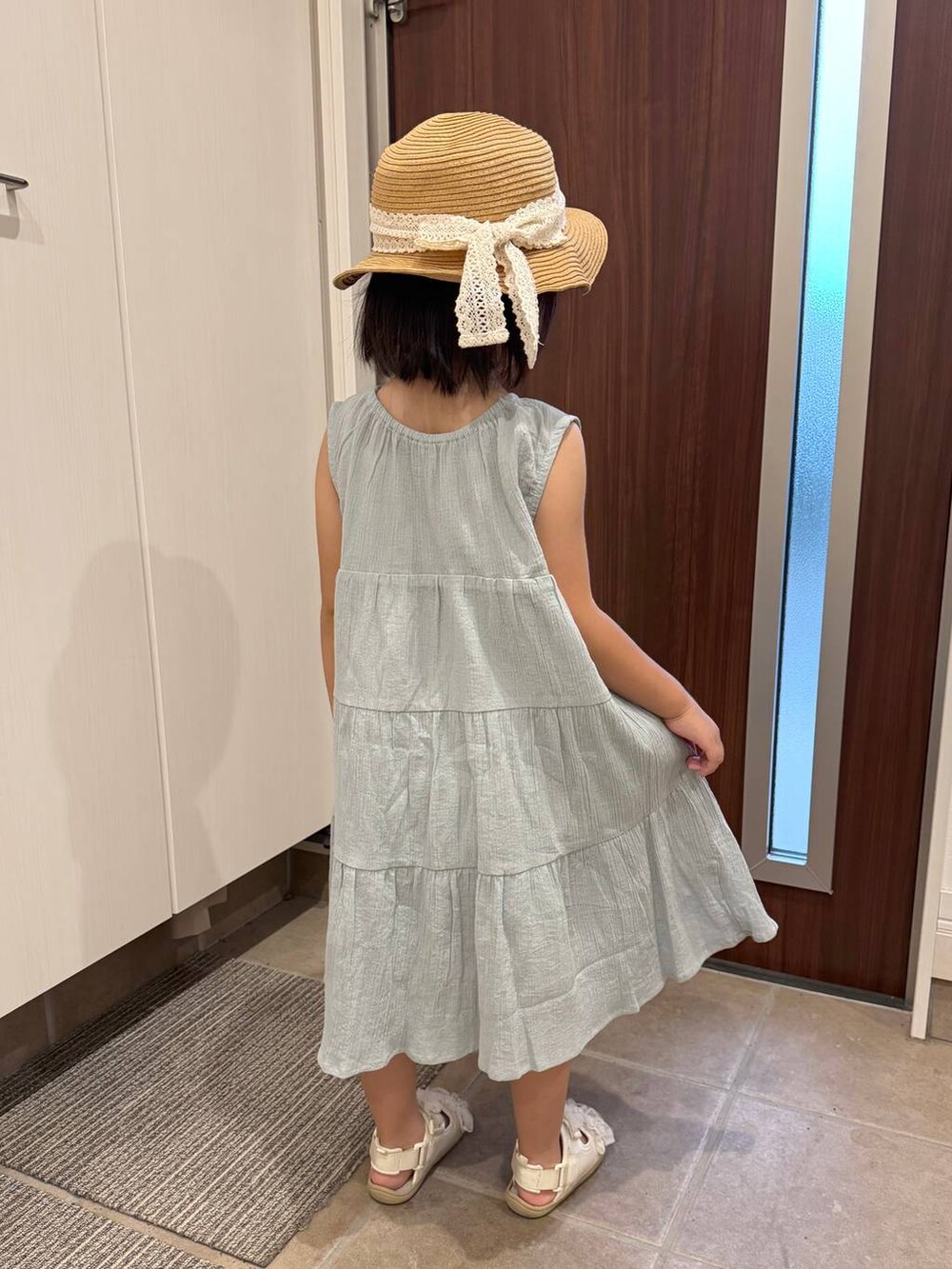 「カジュアル、きれいめ、ベーシック/シンプル、キッズ服、キッズ、GLOBAL WORK、ワンピース、夏コーデ」｜「GLOBAL WORKのティアードワンピース/T/498418（ワンピース、グリーン系）」を使った、おまゆさん（キッズ・107cm）の夏コーディネートの3枚目の写真