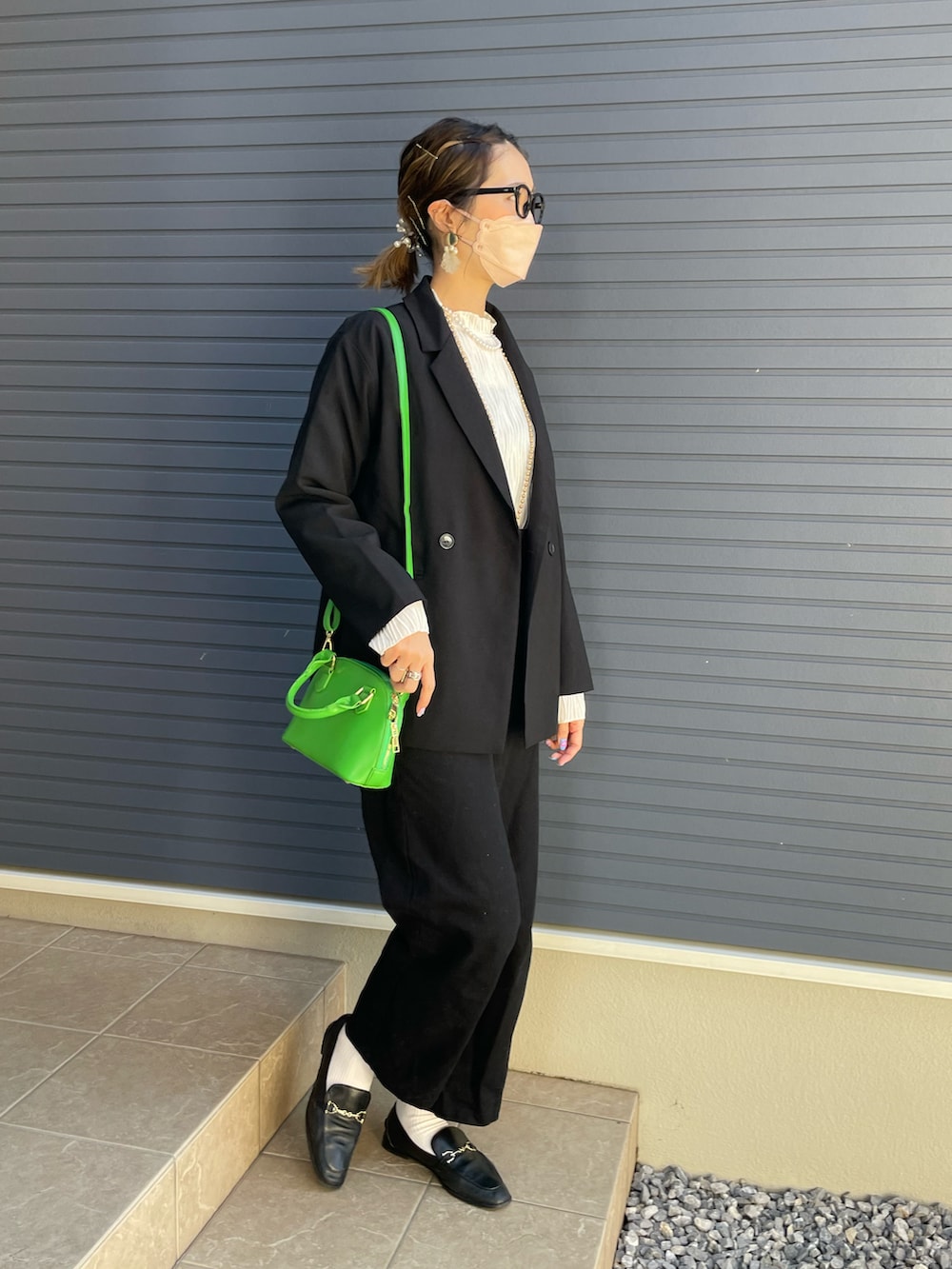 「春服コーデ、オトナカジュアル、卒園式コーデ、卒業式、shein、サロペット」｜「DISCOATのコットンツイルサロペット（サロペット/オーバーオール、ブラック系）」を使った、mikippeさん（レディース・169cm）の春コーディネートの2枚目の写真