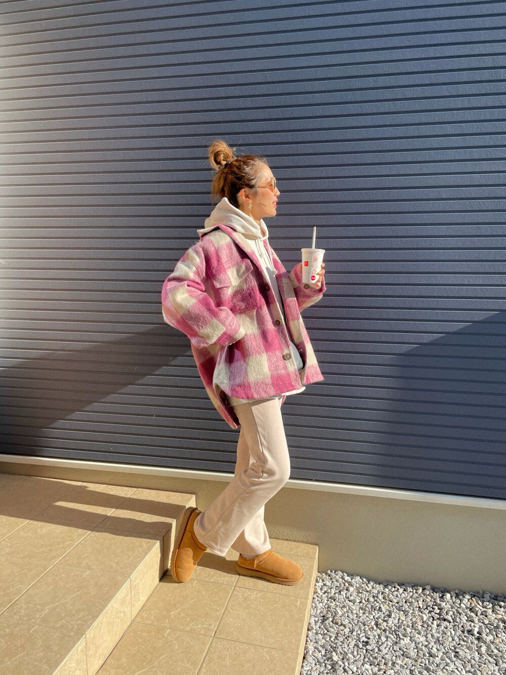 「新星WEARISTAにエントリー、着回しコーデ、冬アウター、GU、高身長女子」｜「Ungridのシャギーチェックビッグシャツ（シャツ/ブラウス、ピンク系）」を使った、mikippeさん（レディース・169cm）の冬コーディネートの2枚目の写真