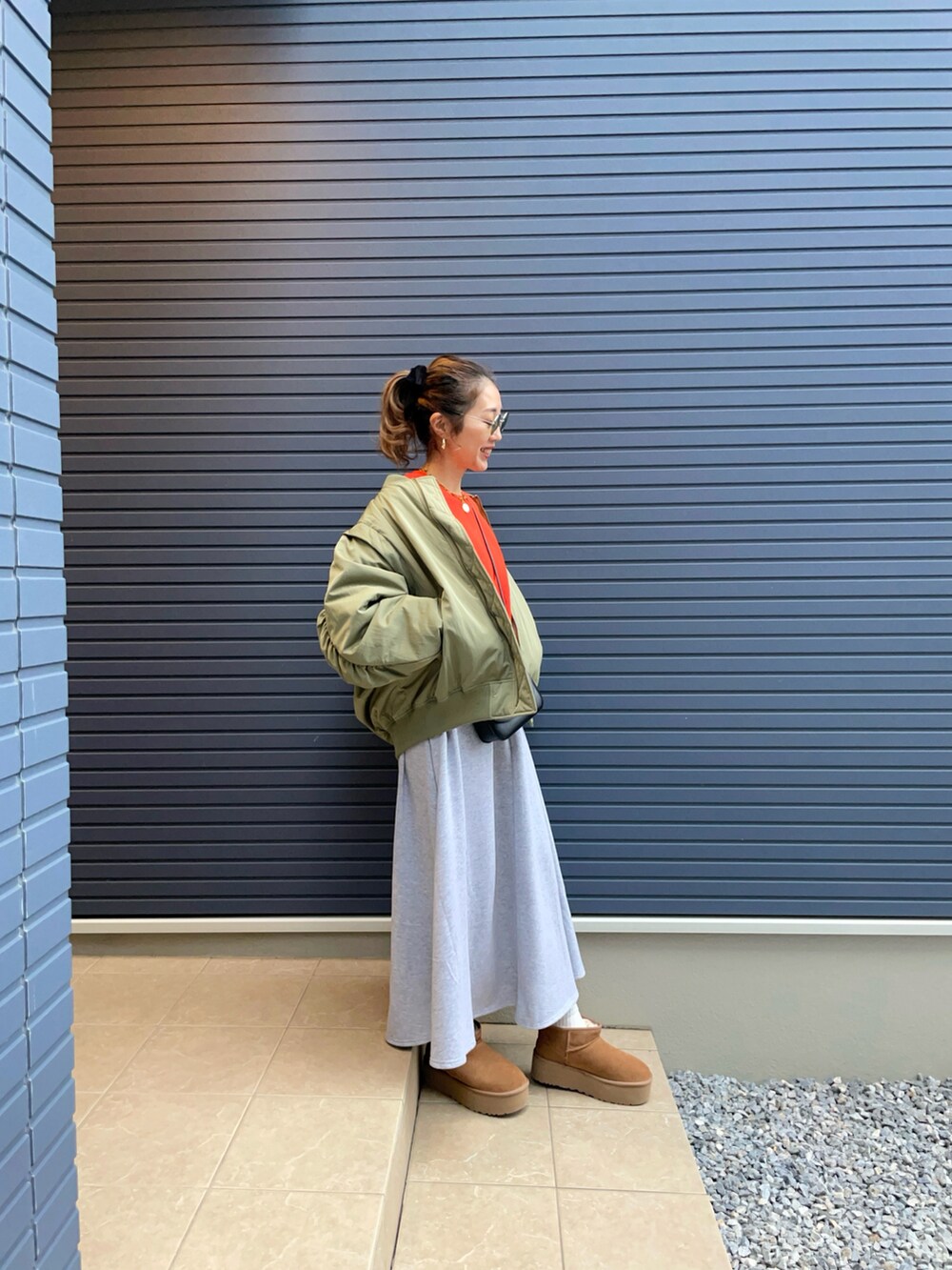 「新星WEARISTAにエントリー、オトナカワイイ、ニットコーデ、カラーニット」｜「bohmalの変形アーム前後差カラフルダンボールニット（ニット/セーター、オレンジ系）」を使った、mikippeさん（レディース・169cm）の冬コーディネートの2枚目の写真