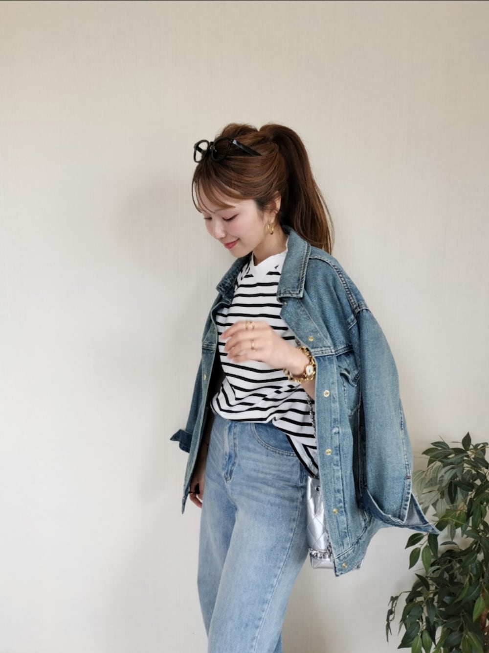 その他のTシャツ/カットソーを着用したレディースの春コーディネートの3枚目の写真