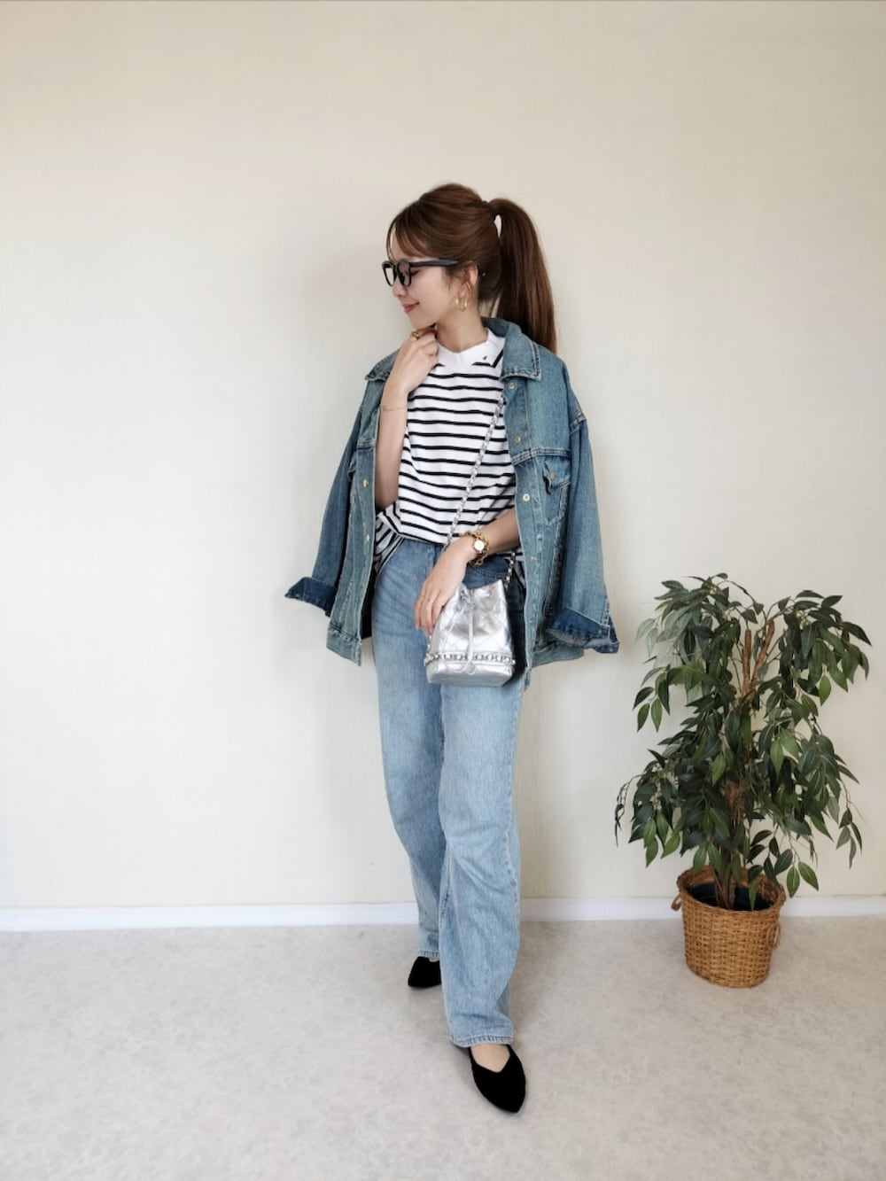 その他のTシャツ/カットソーを着用したレディースの春コーディネートの2枚目の写真