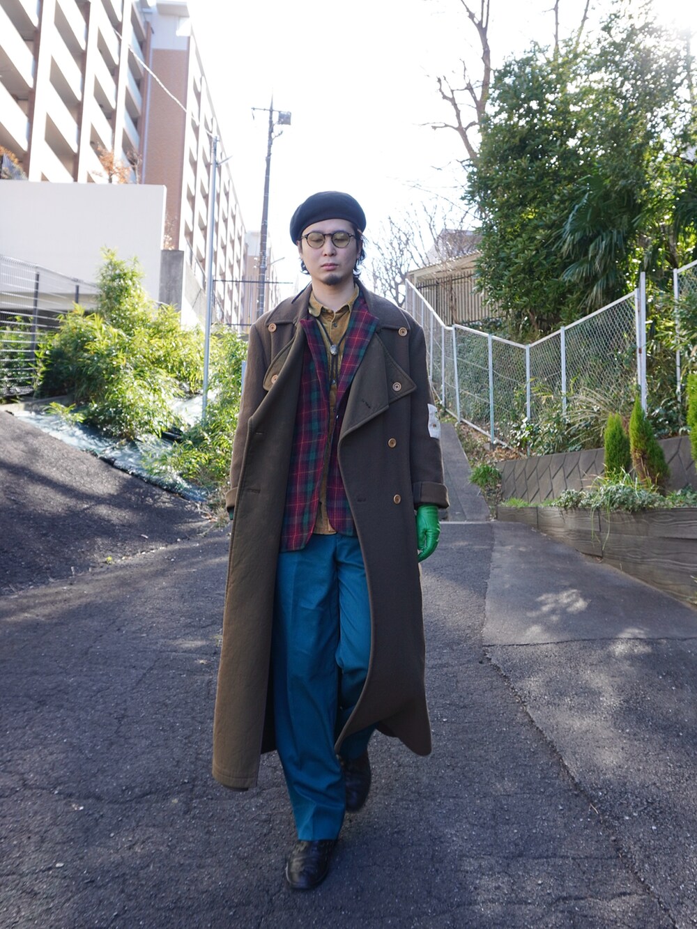 「メンズファッション、ブーツスタイル、ブーツ、新星WEARISTAにエントリー、古着コーデ」｜「Yohji Yamamoto POUR HOMMEのアイテム（ステンカラーコート、グリーン系）」を使った、Ryosukeさん（メンズ・183cm）の冬コーディネートの2枚目の写真