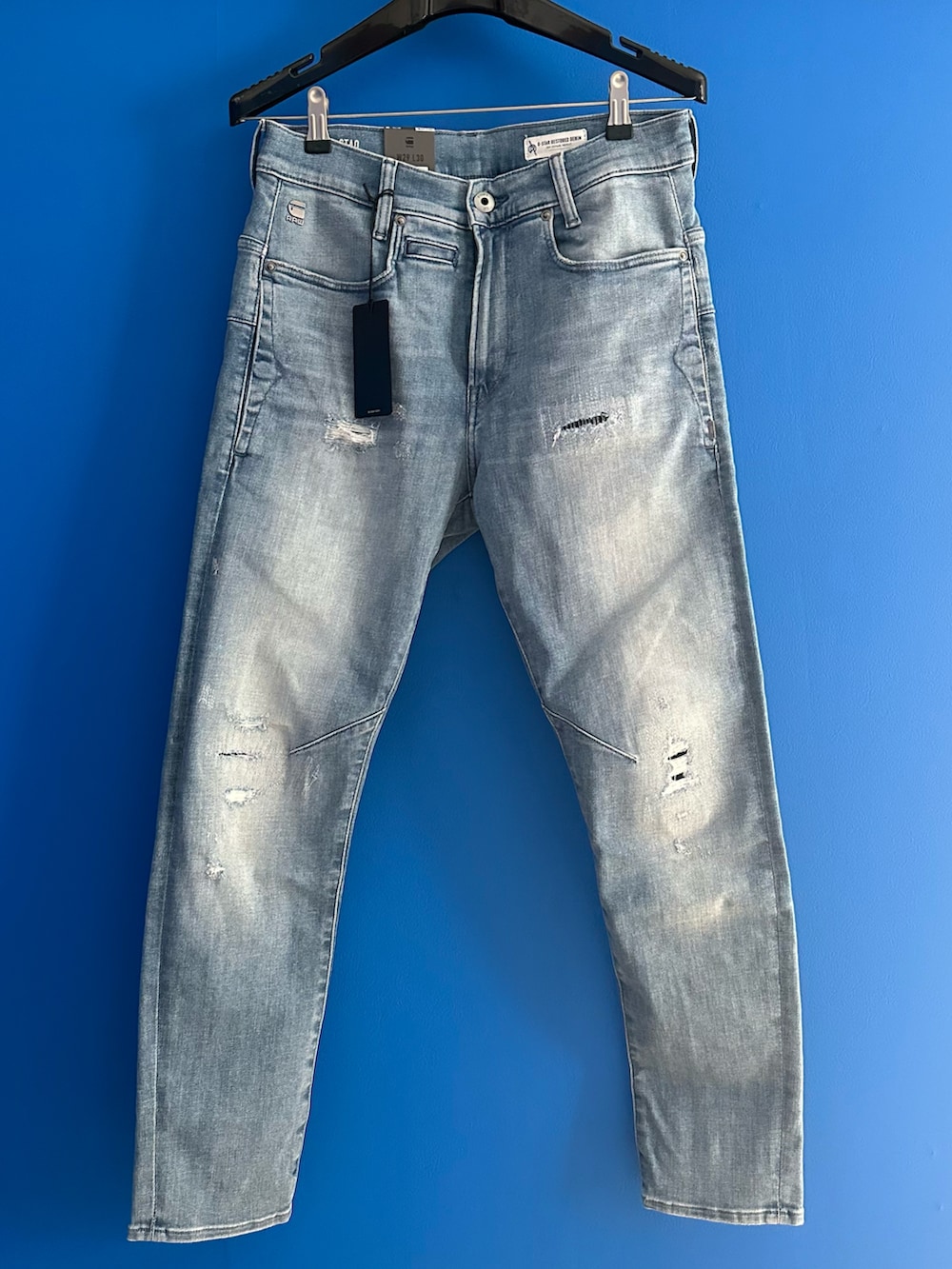 「カジュアルコーデ、シンプルコーデ、メンズファッション、夏だ！Tシャツ着よう！、G-STAR RAW(G-STAR RAW)、コンバース、コンバース オールスター、ジーンズ、ジーンズコーデ、Tシャツ×デニム、Tシャツ、シンプル」｜「G-STAR RAWのUNISEX BOXY BASE T-SHIRT/ワンポイント/ロゴ/ユニセックス/オーバーサイズ（Tシャツ/カットソー、ブラック系）」を使った、tuvasa2001さん（メンズ・173cm）の夏コーディネートの2枚目の写真