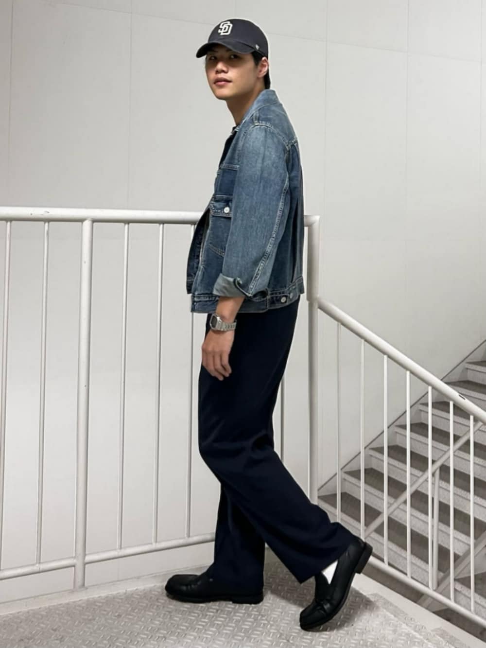 「Levi'sの【Levi's】「TYPE 2」トラッカージャケット（デニムジャケット、ブルー系）」を使った、Rightonさん（メンズ・175cm）の夏コーディネートの2枚目の写真