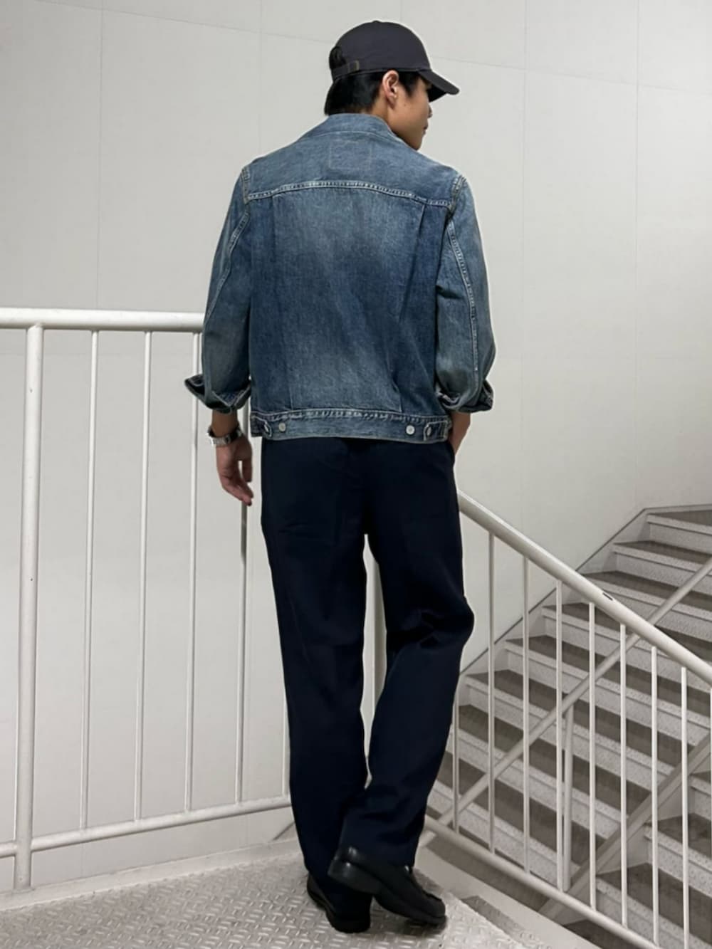 「Levi'sの【Levi's】「TYPE 2」トラッカージャケット（デニムジャケット、ブルー系）」を使った、Rightonさん（メンズ・175cm）の夏コーディネートの4枚目の写真