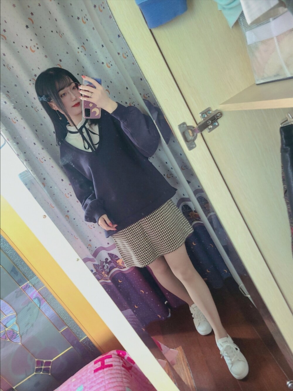 「ootd、街头搭配、球鞋、休闲、ZARA、ＨＭ、aaa、きれいめカジュアル、カジュアル、カジュアルコーデ、スカート、スカートスタイル、公園、春コーデ、スニーカー」｜「AAAのアイテム（スニーカー、ホワイト系）」を使った、まいにゃん💜さん（レディース・163cm）の春コーディネートの3枚目の写真