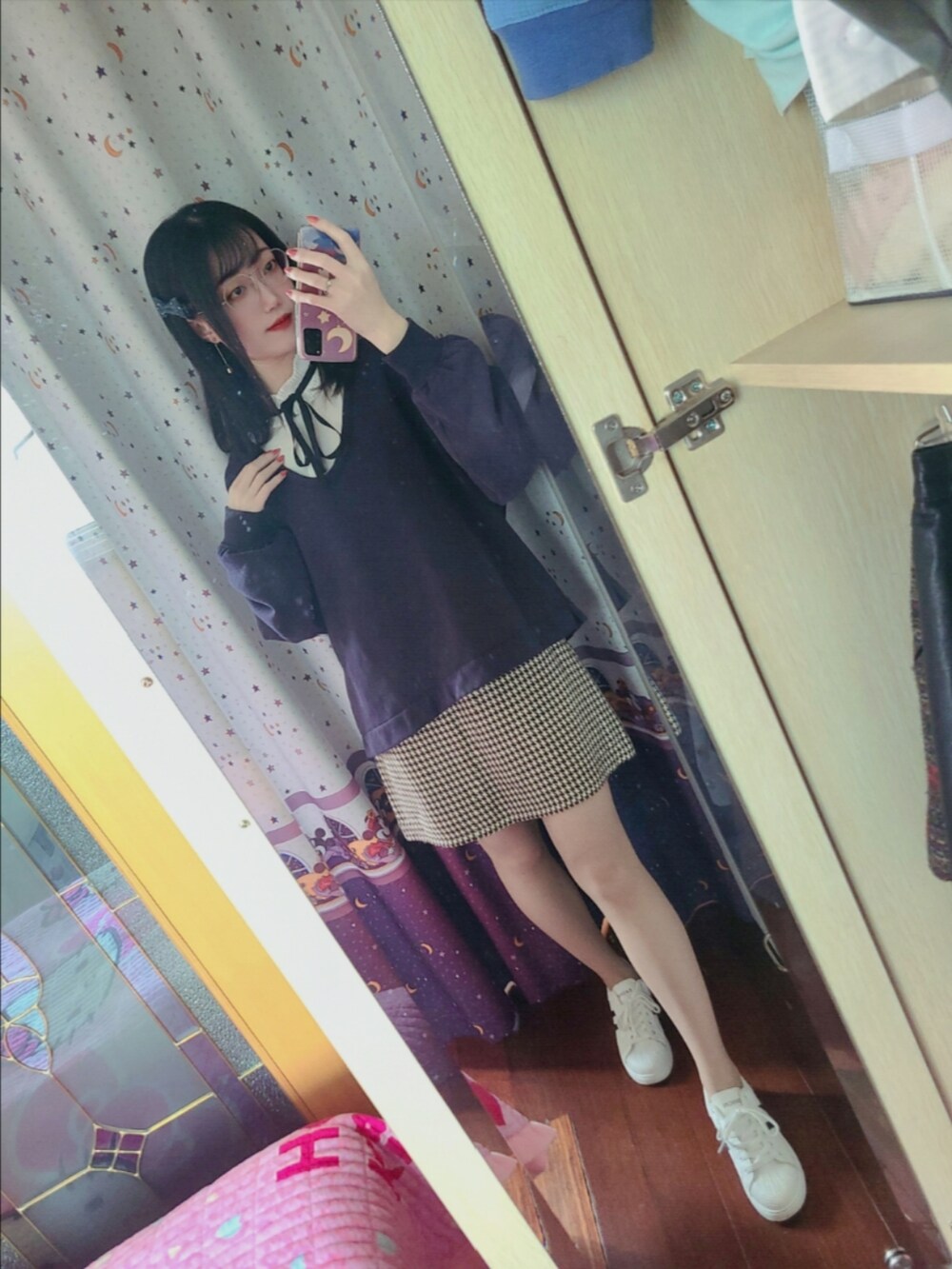 「ootd、街头搭配、球鞋、休闲、ZARA、ＨＭ、aaa、きれいめカジュアル、カジュアル、カジュアルコーデ、スカート、スカートスタイル、公園、春コーデ、スニーカー」｜「AAAのアイテム（スニーカー、ホワイト系）」を使った、まいにゃん💜さん（レディース・163cm）の春コーディネートの2枚目の写真