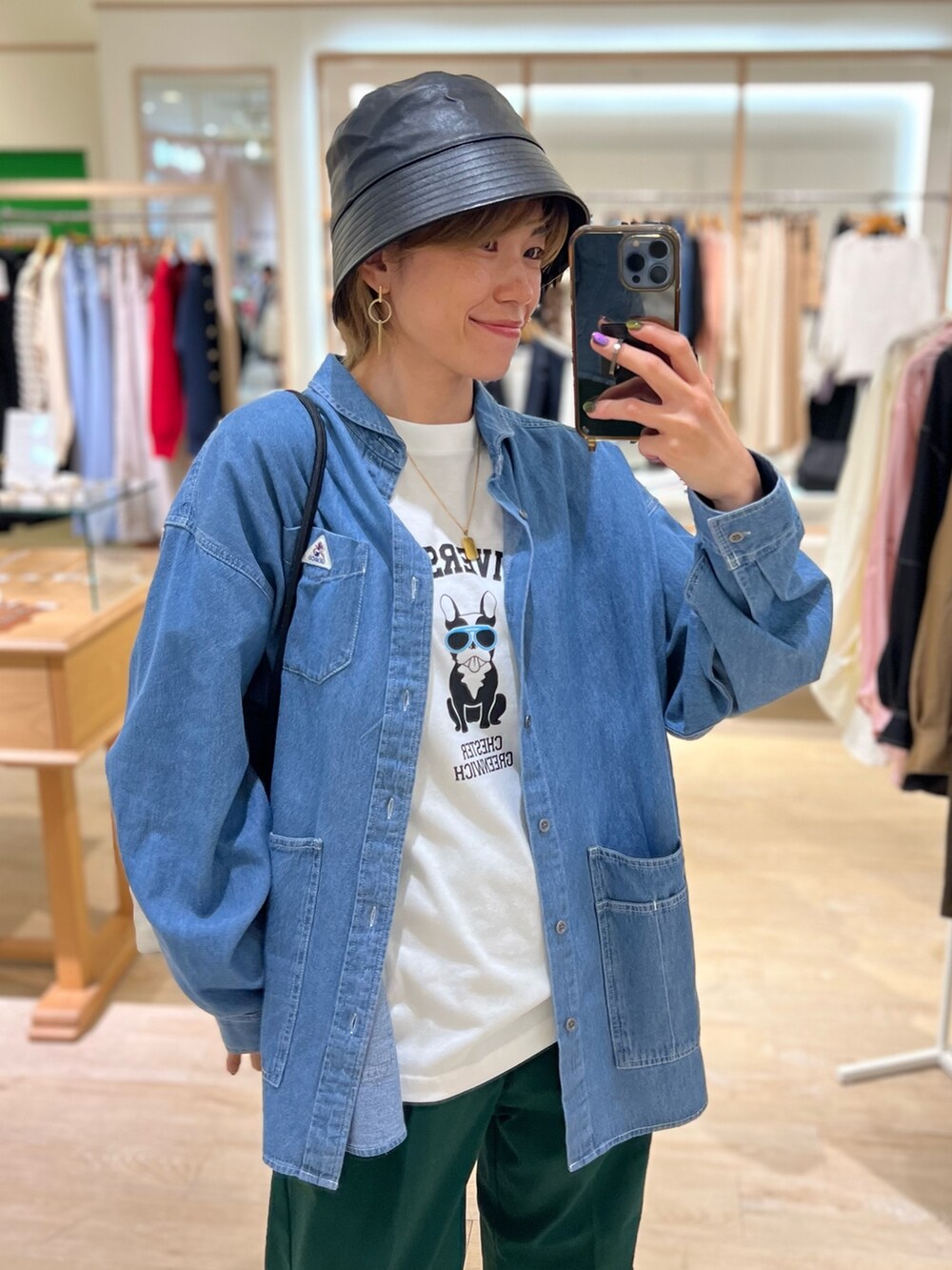 「休日スタイル、古着MIX、デニム、休日コーデ、着回しコーデ、メンズライク、メンズライクコーデ、秋服準備はじめました、秋カラー、今日のコーデ、シャツスタイル、秋」｜「GEVACOの【GEVACO/ゲバコ】デニムショールカラーワークシャツ カバーオール（シャツ/ブラウス、ブルー系）」を使った、TOTO_fredyさん（レディース・164cm）の秋コーディネートの2枚目の写真