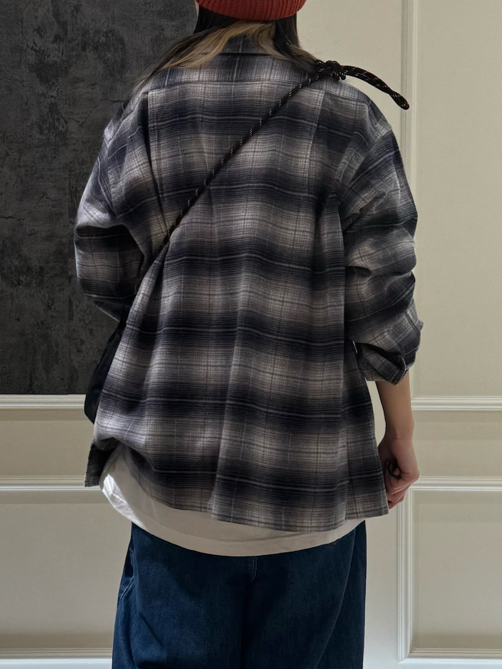 「シャツスタイル、秋服準備はじめました、韓国ファッション、デニム、デニムパンツ、シャツコーデ、シャツ好き集まれ、秋服、秋服コーデ」｜「halo commodityの【halo Commodity/ハロ コモディティー】Half Delight Watch ワッチ（ニットキャップ/ビーニー、オレンジ系）」を使った、TOTO_fredyさん（レディース・164cm）の秋コーディネートの4枚目の写真