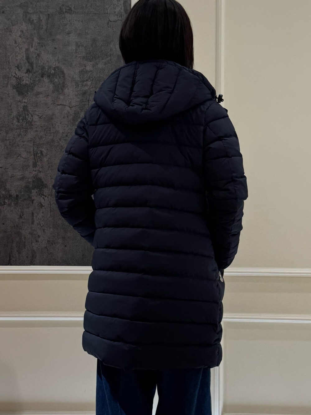 「PYRENEX、ダウンジャケット、ダウン、ダウンコーデ、ネイビー、デニム、デニムパンツ、コーデ、アウター、アウターコーデ、アウター　、スニーカー、スニーカーコーデ、カジュアルコーデ」｜「fredy emueの【新色追加】【PYRENEX/ピレネックス】SPOUTNIC LONG SOFT 2（ダウンジャケット/コート、ブルー系）」を使った、TOTO_fredyさん（レディース・164cm）の秋コーディネートの4枚目の写真