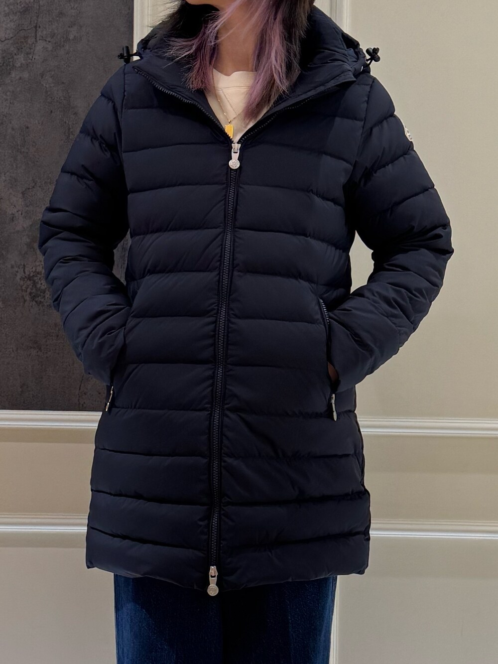 「PYRENEX、ダウンジャケット、ダウン、ダウンコーデ、ネイビー、デニム、デニムパンツ、コーデ、アウター、アウターコーデ、アウター　、スニーカー、スニーカーコーデ、カジュアルコーデ」｜「fredy emueの【新色追加】【PYRENEX/ピレネックス】SPOUTNIC LONG SOFT 2（ダウンジャケット/コート、ブルー系）」を使った、TOTO_fredyさん（レディース・164cm）の秋コーディネートの2枚目の写真