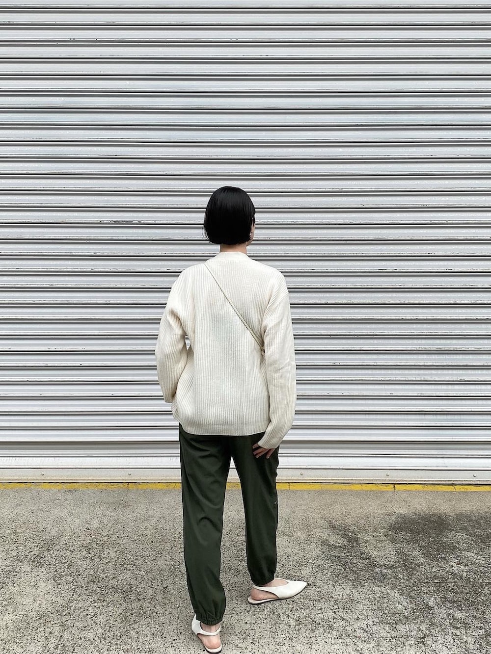 「秋ルック紹介するよ、秋服、カジュアル、guundercover、GU、UNIQLO U、シンプルコーデ」｜「GUのアイテム（パンツ、グリーン系）」を使った、Ayaさん（レディース・173cm）の秋コーディネートの2枚目の写真