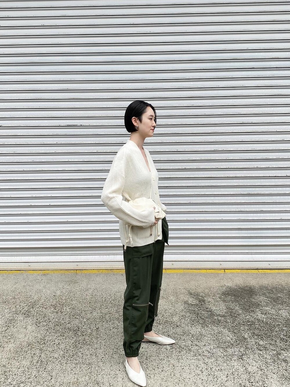 「秋ルック紹介するよ、秋服、カジュアル、guundercover、GU、UNIQLO U、シンプルコーデ」｜「GUのアイテム（パンツ、グリーン系）」を使った、Ayaさん（レディース・173cm）の秋コーディネートの3枚目の写真