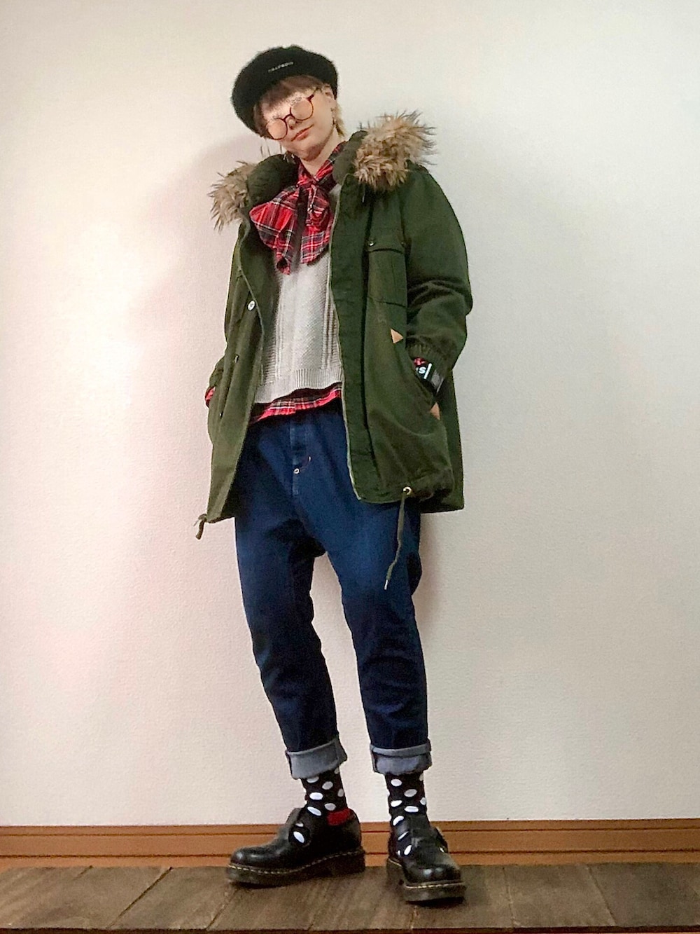 「ベレー帽、ベスト、チェックシャツ、アスコットタイ、サルエルパンツ、サルエルデニム、ロールアップ、モッズコート、ドット、レイヤードスタイル、タータンチェック、メンズライク、ボーイッシュ」|「FRAPBOISの【FRAPBOIS】《WEB別注》シャギーロゴベレー FRP BALET 1(ハンチング/ベレー帽、ブラック系)」を使った、はるはなさん(レディース・160cm)の冬コーディネートの2枚目の写真