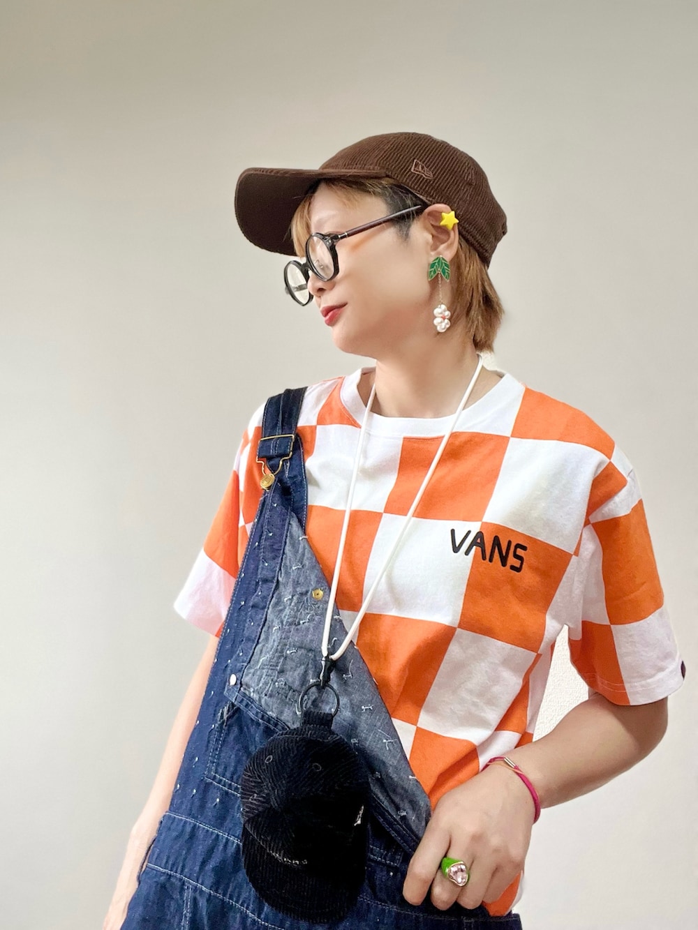 「オレンジデイズ、キャップ、Tシャツ、オーバーオール、サロペット、デニム、メンズライク、ボーイッシュ、カラーコーデ、オレンジ、エコバッグ、チェック、初夏コーデ、アメカジ、ストリート」|「オレンジデイズのアイテム(福袋/福箱、オレンジ系)」を使った、はるはなさん(レディース・162cm)の春コーディネートの3枚目の写真