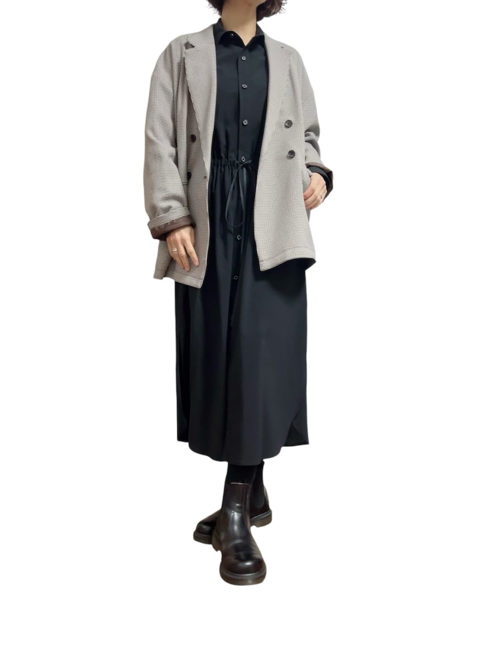 「シャツワンピ、ジャケット、オーバーサイズ、ブーツ、Dr.Martens、サイドゴアブーツ」｜「FREAK'S STOREのテックウーリーセットアップ（セットアップ、その他）」を使った、mmmmm000 _styleさん（レディース・161cm）の冬コーディネートの2枚目の写真