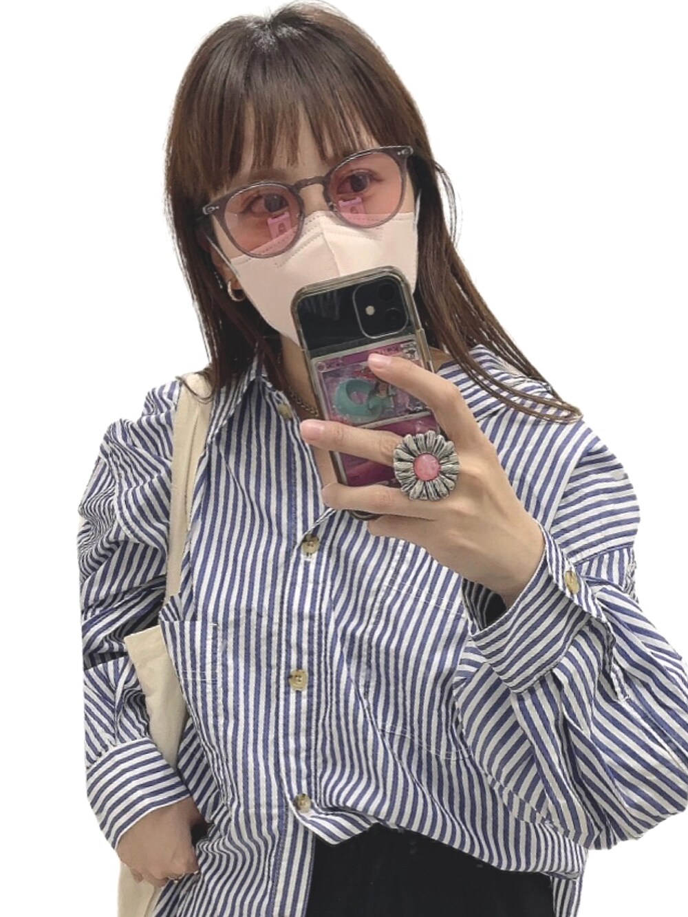 「春、休日コーデ、お出かけコーデ、スニーカー、スニーカーコーデ、休日スタイル、カジュアルコーデ、カジュアル、お洒落さんとつながりたい、おしゃれさんと繋がりたい、ootd、春コーデ」｜「Zoffのボストン型 サングラス｜VINTAGE SUNGLASSES（サングラス、グレー系）」を使った、えりんこりにすたさん（レディース・156cm）の春コーディネートの2枚目の写真