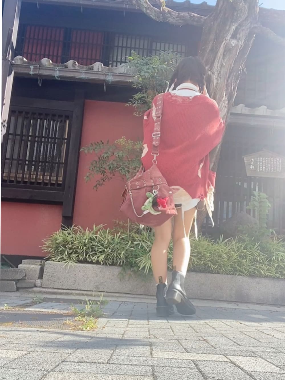 「GRANCY、グランシー女子、カーディガン」｜「GRANCYの【GRANCY】DenimpantsStyle ShoulderBag / デニムパンツスタイル ショルダーバッグ（ショルダーバッグ、レッド系）」を使った、ふうなちゃんさん（レディース・159cm）の春コーディネートの3枚目の写真