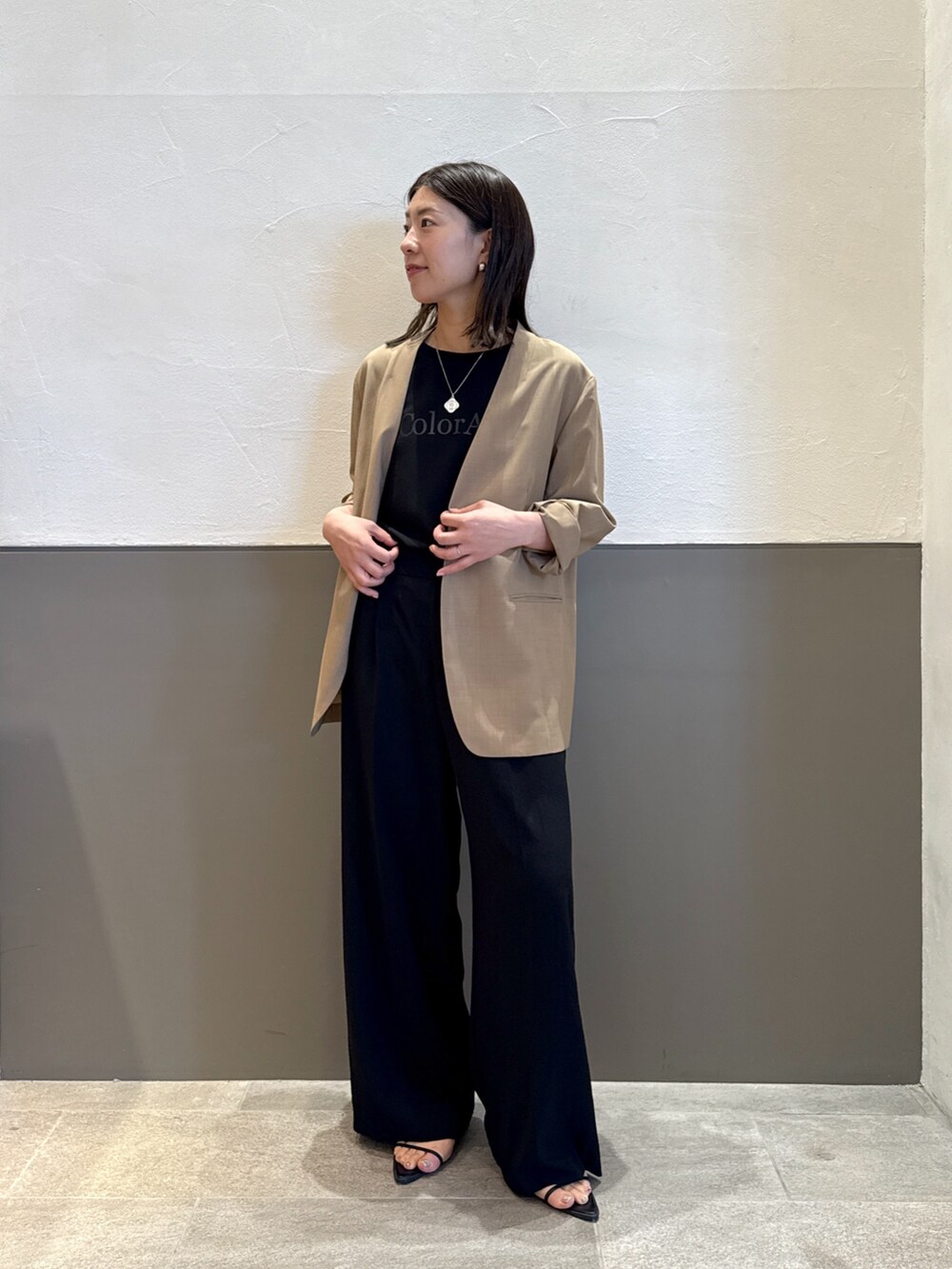 「ジャケット、ジャケットスタイル、ジャケットコーデ、ジャケット/アウター、ジャケット 、ワイドパンツ、ワイドスラックス、ワイドシルエット、ワイドパンツ 」｜「COLLAGE GALLARDAGALANTEのジャージワイドパンツ/セットアップ可/WEB限定カラー・サイズ展開（その他パンツ、ブラック系）」を使った、fukaseさん（レディース・162cm）の夏コーディネートの4枚目の写真