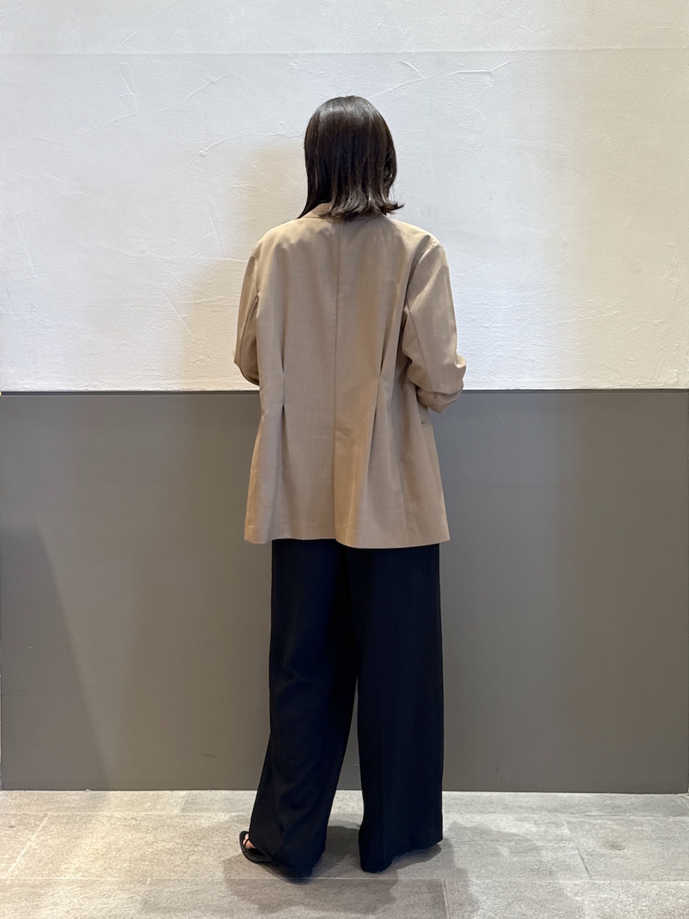 「ジャケット、ジャケットスタイル、ジャケットコーデ、ジャケット/アウター、ジャケット 、ワイドパンツ、ワイドスラックス、ワイドシルエット、ワイドパンツ 」｜「COLLAGE GALLARDAGALANTEのジャージワイドパンツ/セットアップ可/WEB限定カラー・サイズ展開（その他パンツ、ブラック系）」を使った、fukaseさん（レディース・162cm）の夏コーディネートの3枚目の写真