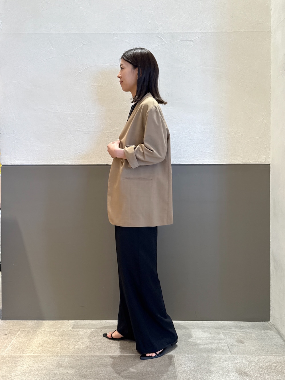 「ジャケット、ジャケットスタイル、ジャケットコーデ、ジャケット/アウター、ジャケット 、ワイドパンツ、ワイドスラックス、ワイドシルエット、ワイドパンツ 」｜「COLLAGE GALLARDAGALANTEのジャージワイドパンツ/セットアップ可/WEB限定カラー・サイズ展開（その他パンツ、ブラック系）」を使った、fukaseさん（レディース・162cm）の夏コーディネートの2枚目の写真