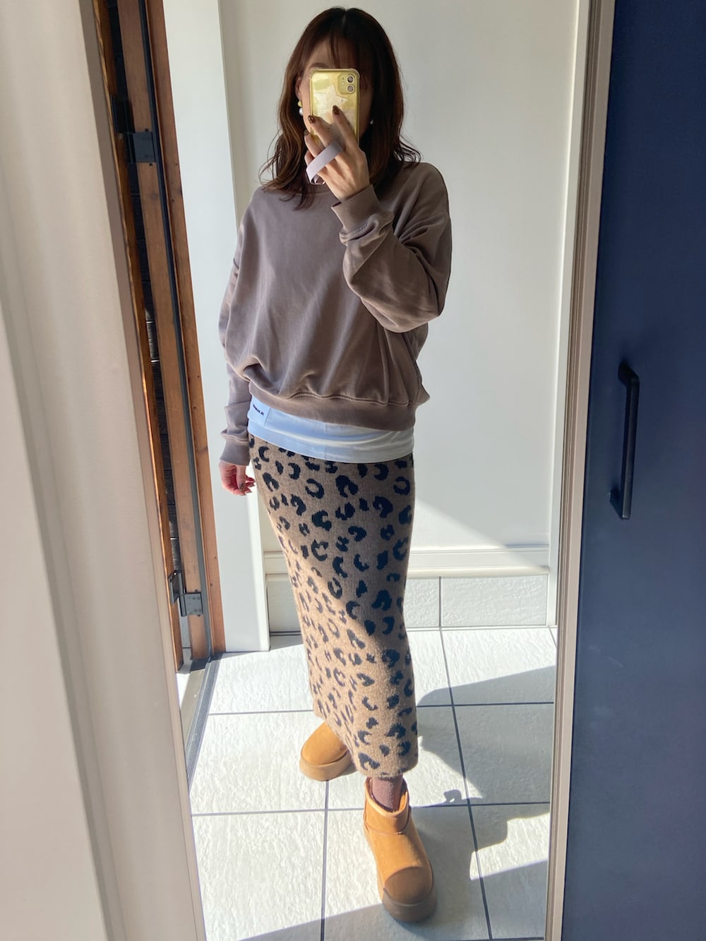 「シンプル、カジュアル、MA-1、ヒョウ柄スカート、トレーナー、スウェット、茶色、Dr.Martens、JILSANDER」｜「SUREVEのアイテム（スカート、ブラウン系）」を使った、𝑒𝑟𝑖𝑐𝑎さん（レディース・157cm）の冬コーディネートの2枚目の写真